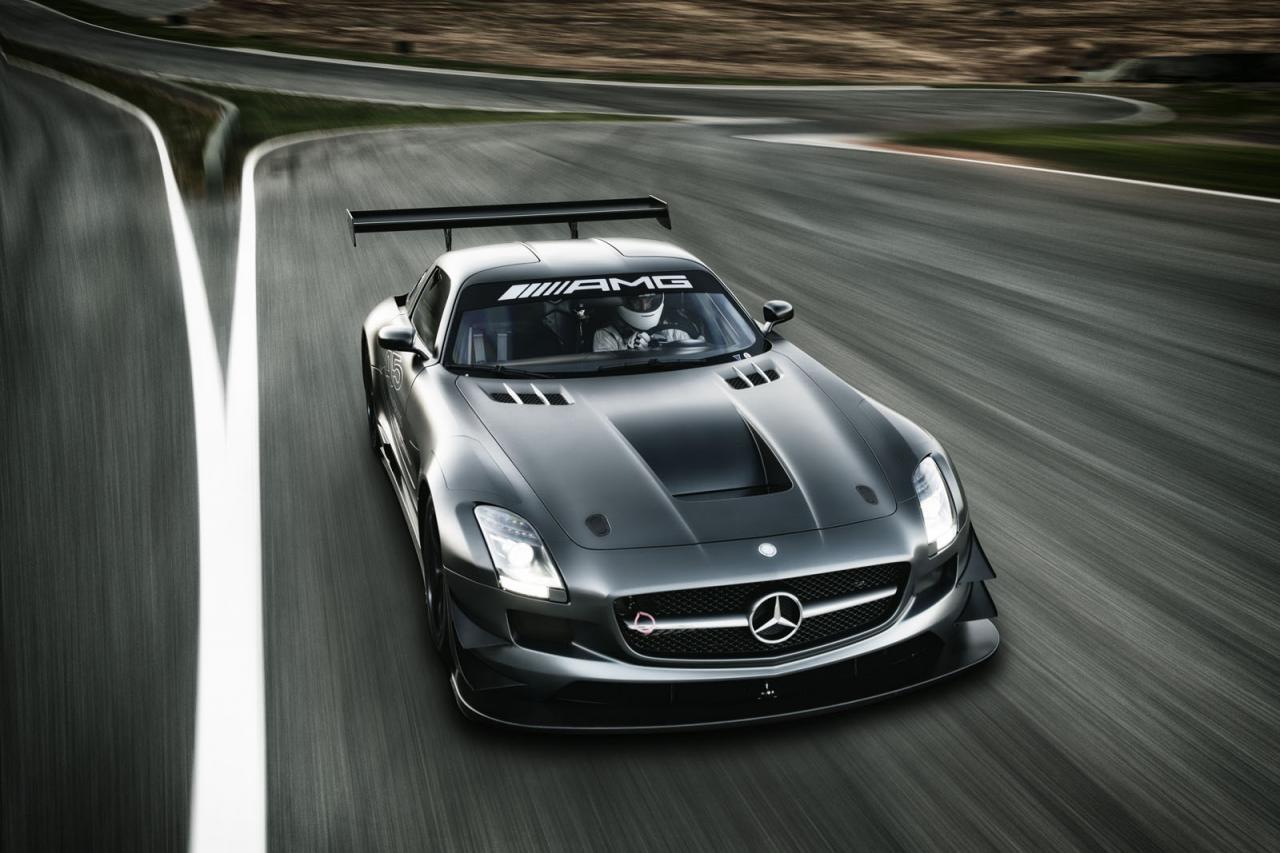 Юбилеен Mercedes SLS AMG GT3 изгря в Сао Пауло