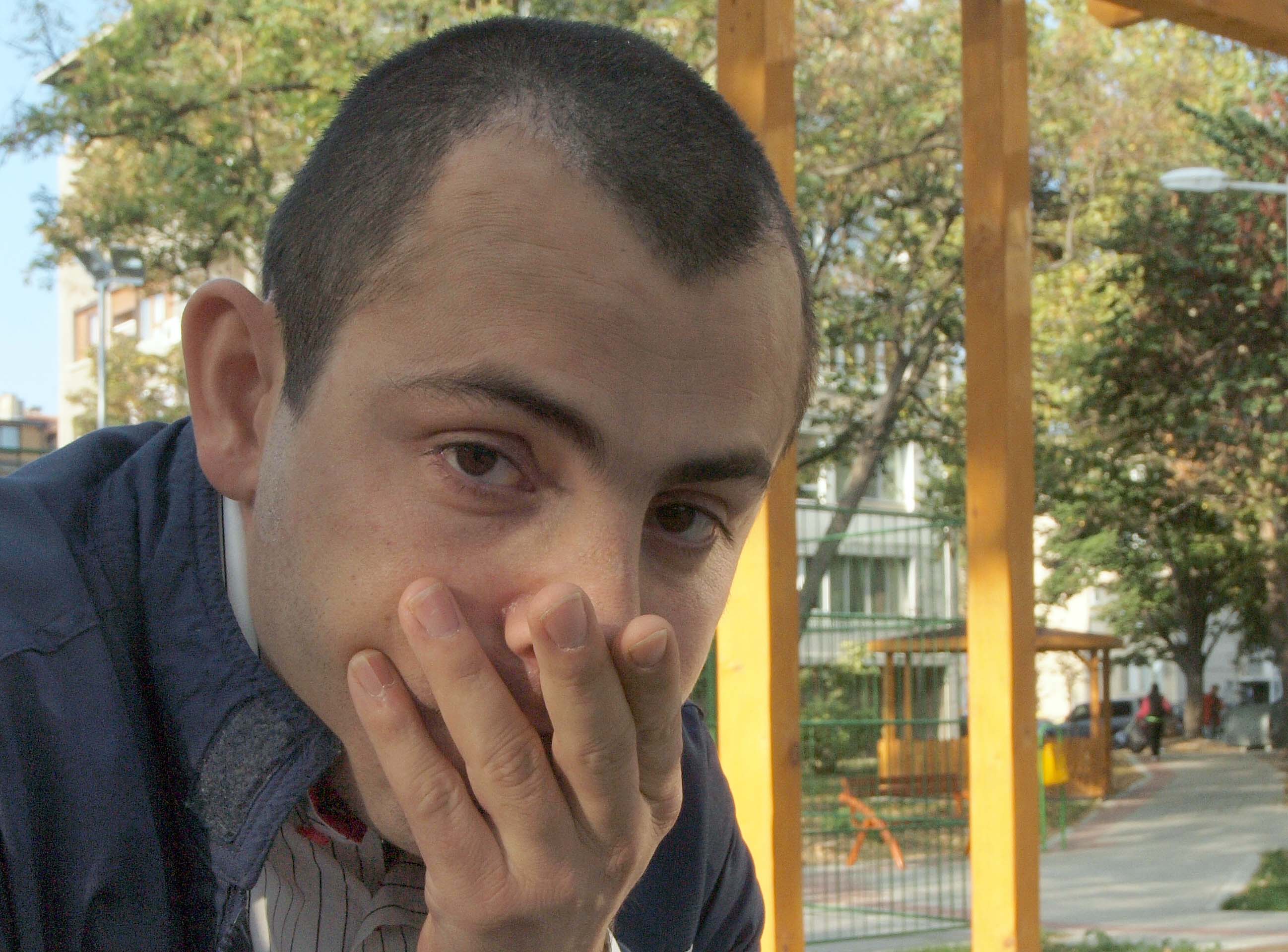 Извикаха на разпит мъж, снимал спящи полицаи. МВР го нарече ”селски глупак”