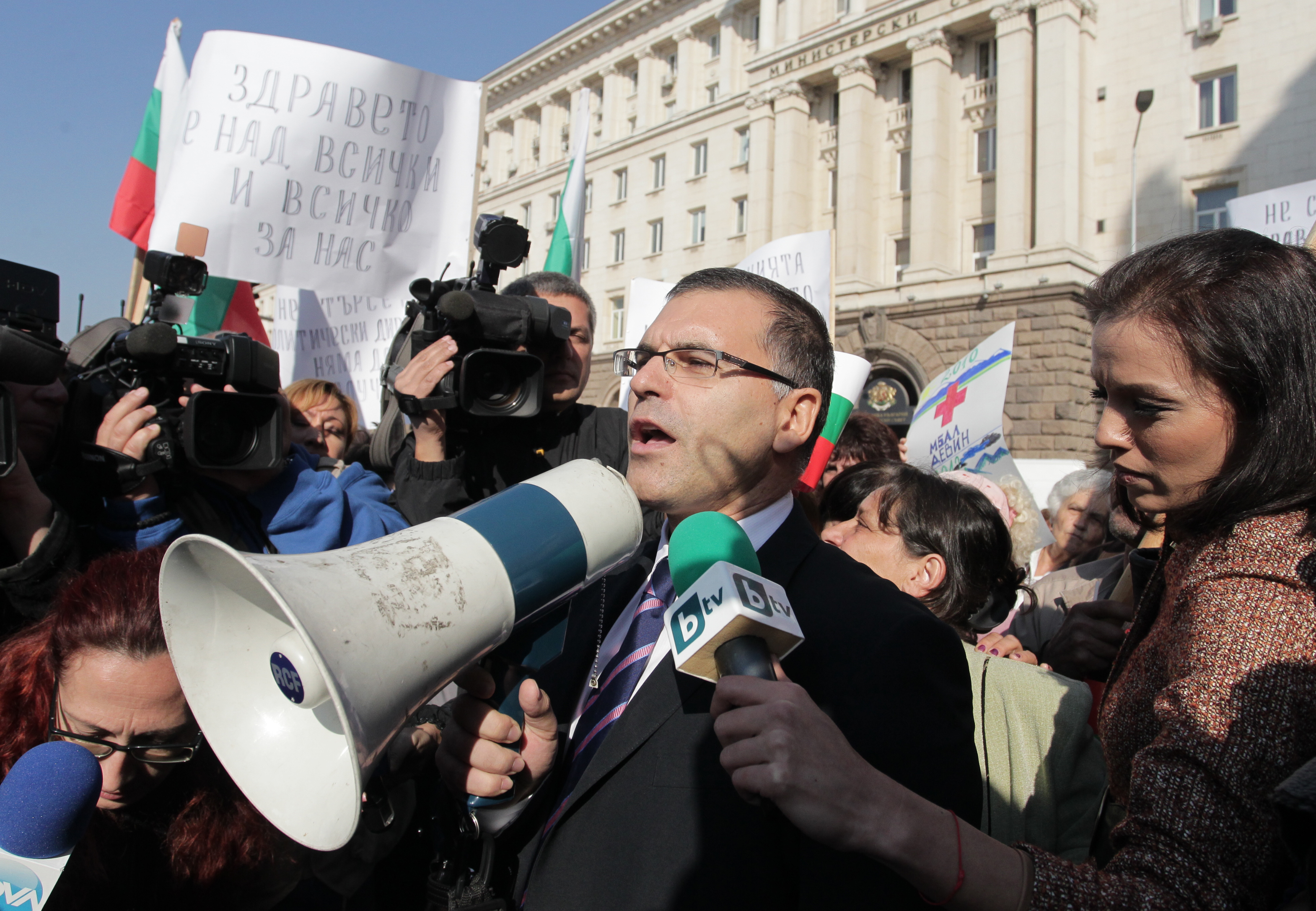 Протестиращи: Бойко Борисов уважава кучетата повече от хората