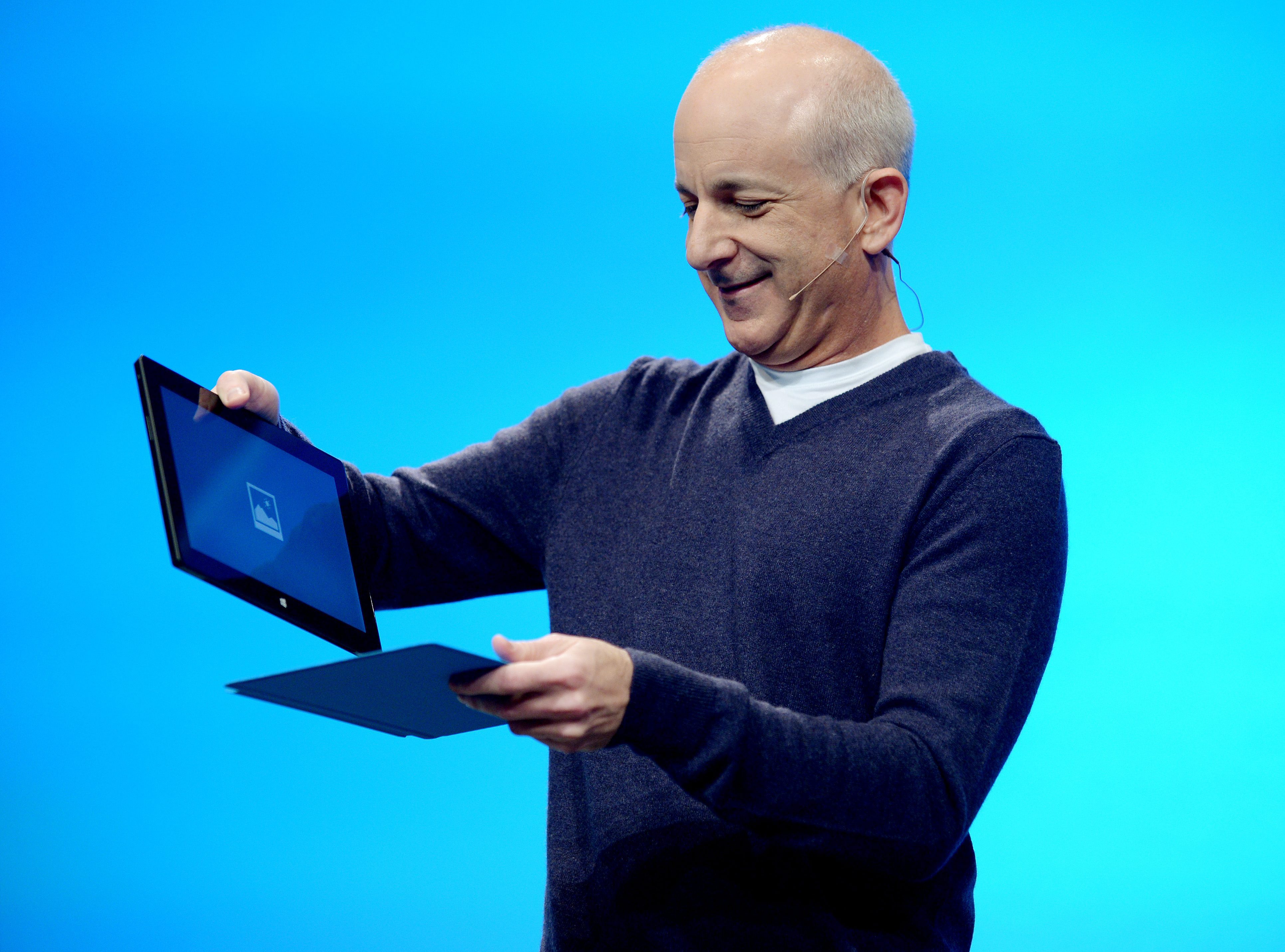 Стивън Синофски представя таблета на Microsoft Surface