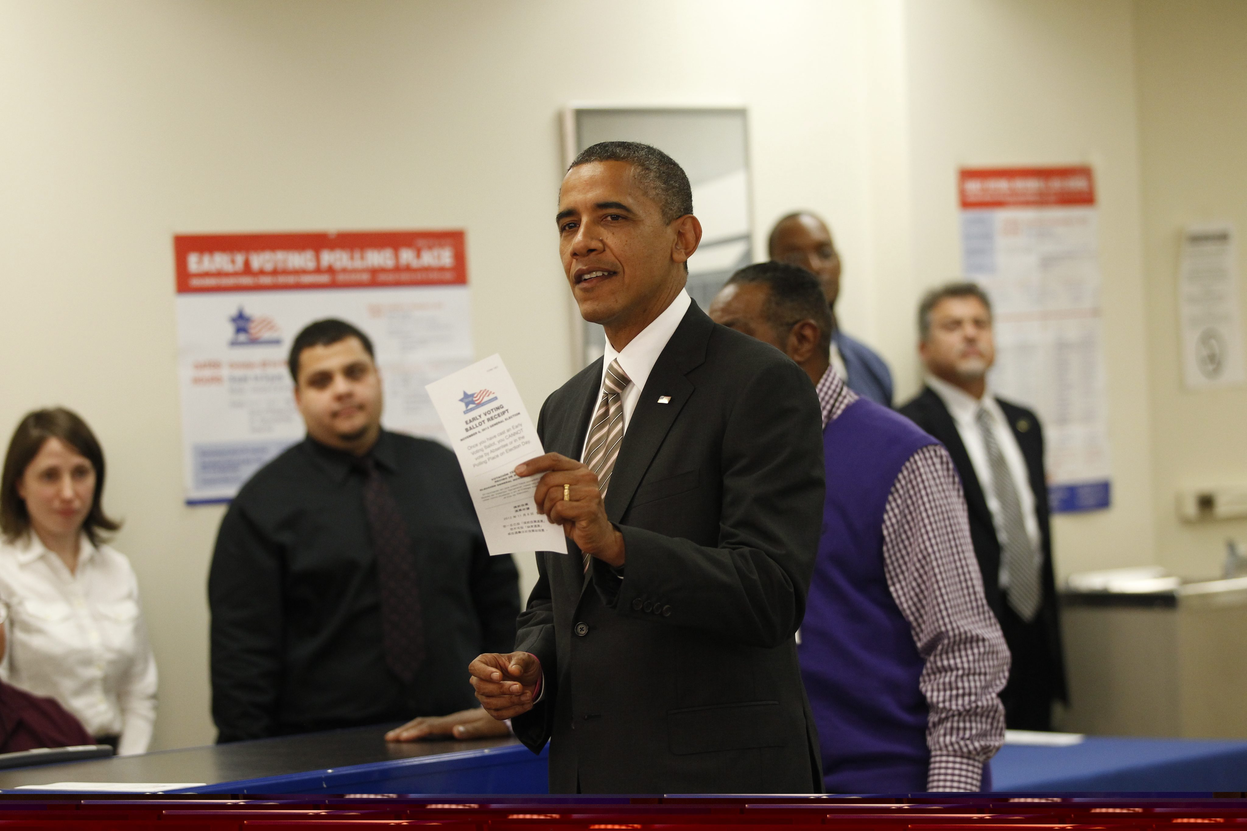 Президентът на САЩ Барак Обама гласува предсрочно
