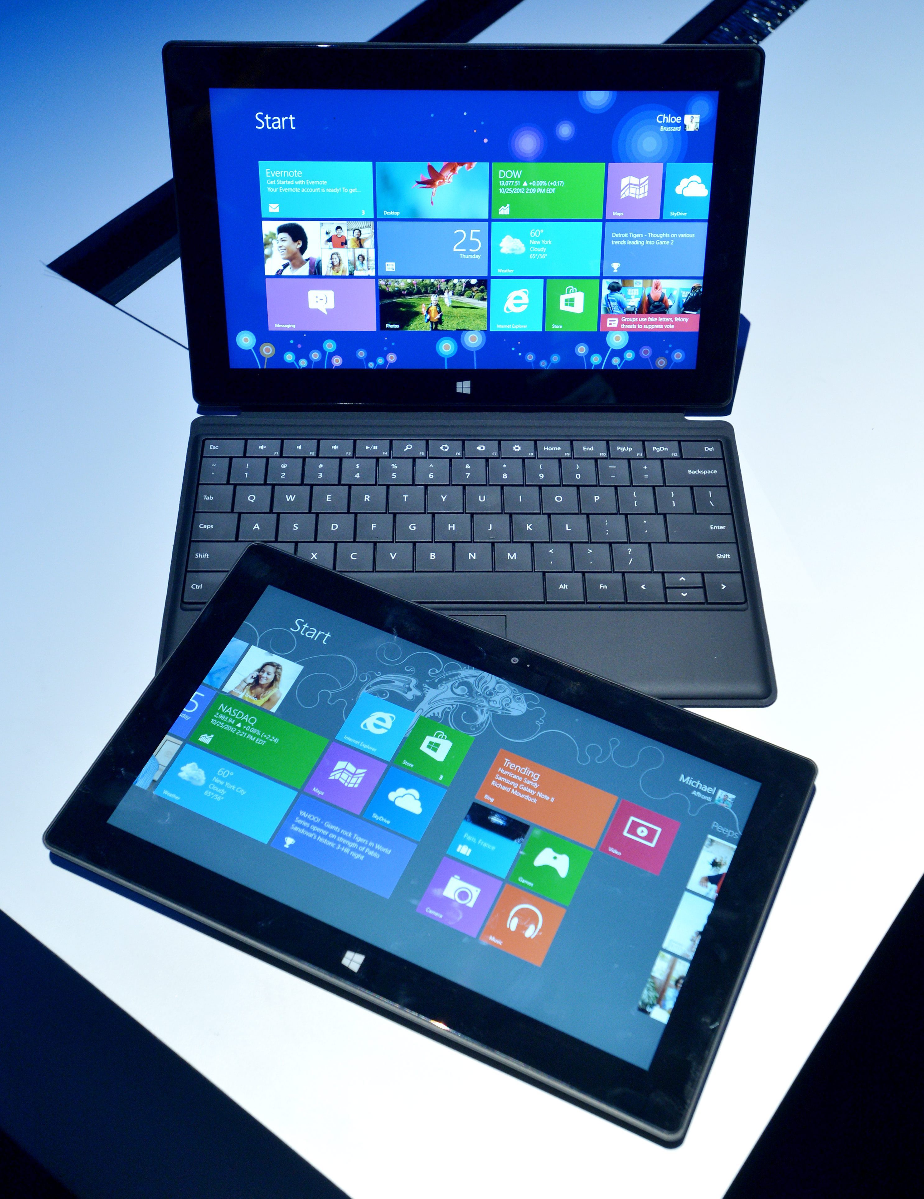Surface Pro е с добри хардуерни спецификации, но практичността му е под въпрос, отбелязват експерти