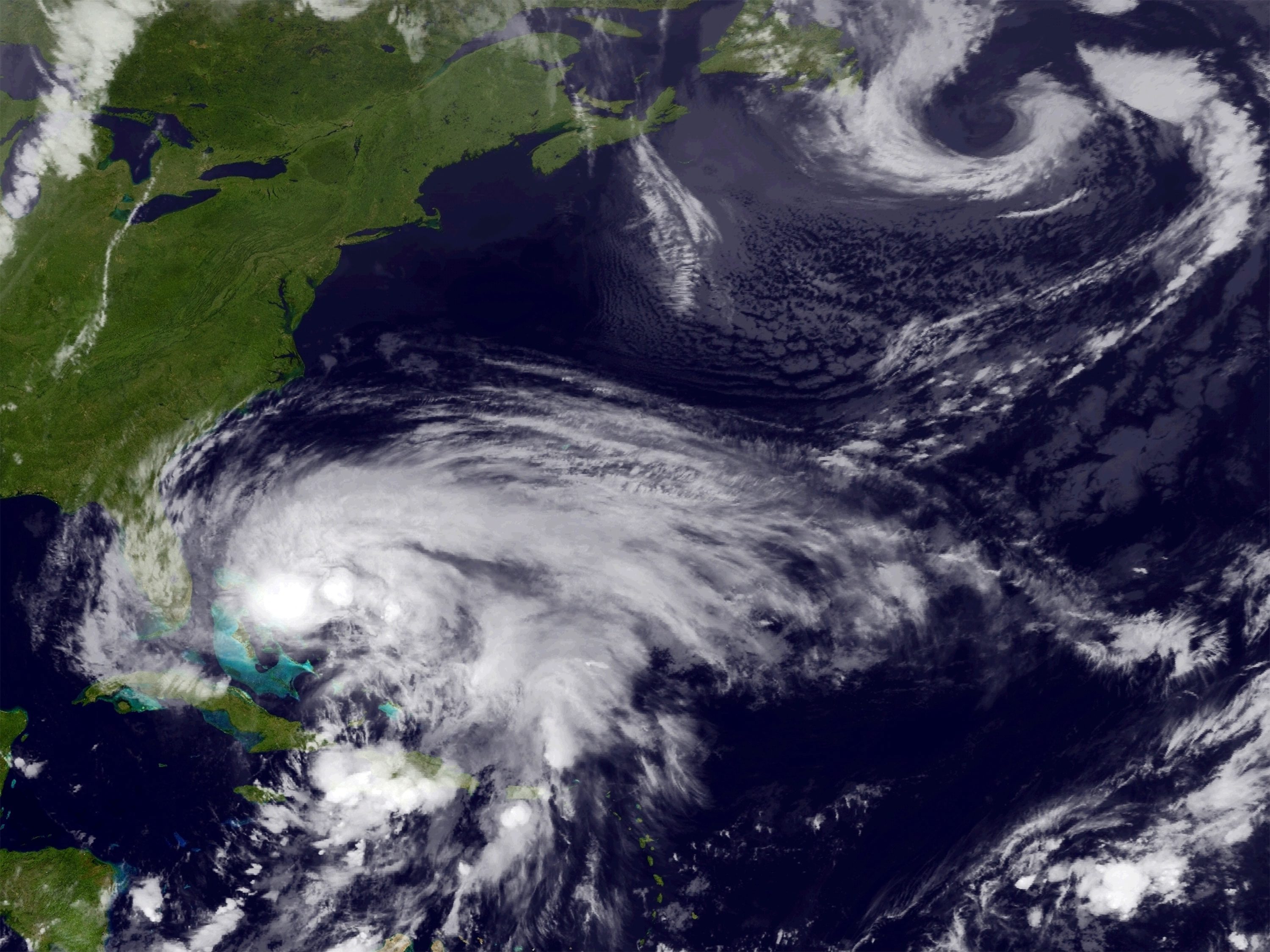 Извънредно положение в американски щати заради урагана ”Санди”