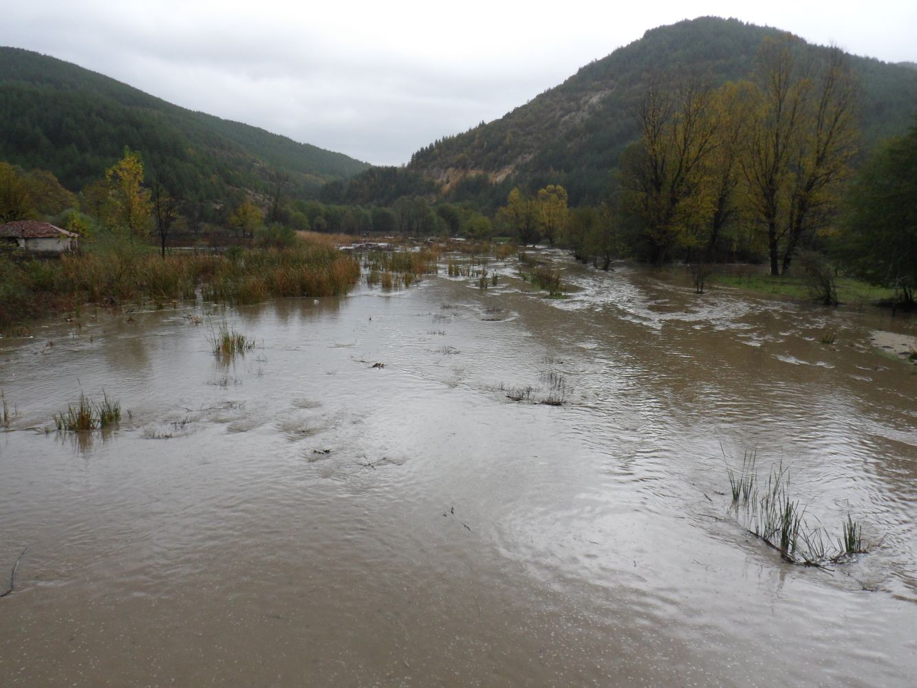Нивата на реките и язовирите в Смолянска и Кърджалийска област са под наблюдение