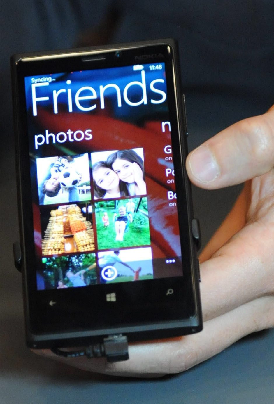 Смартфон с Windows Phone 8