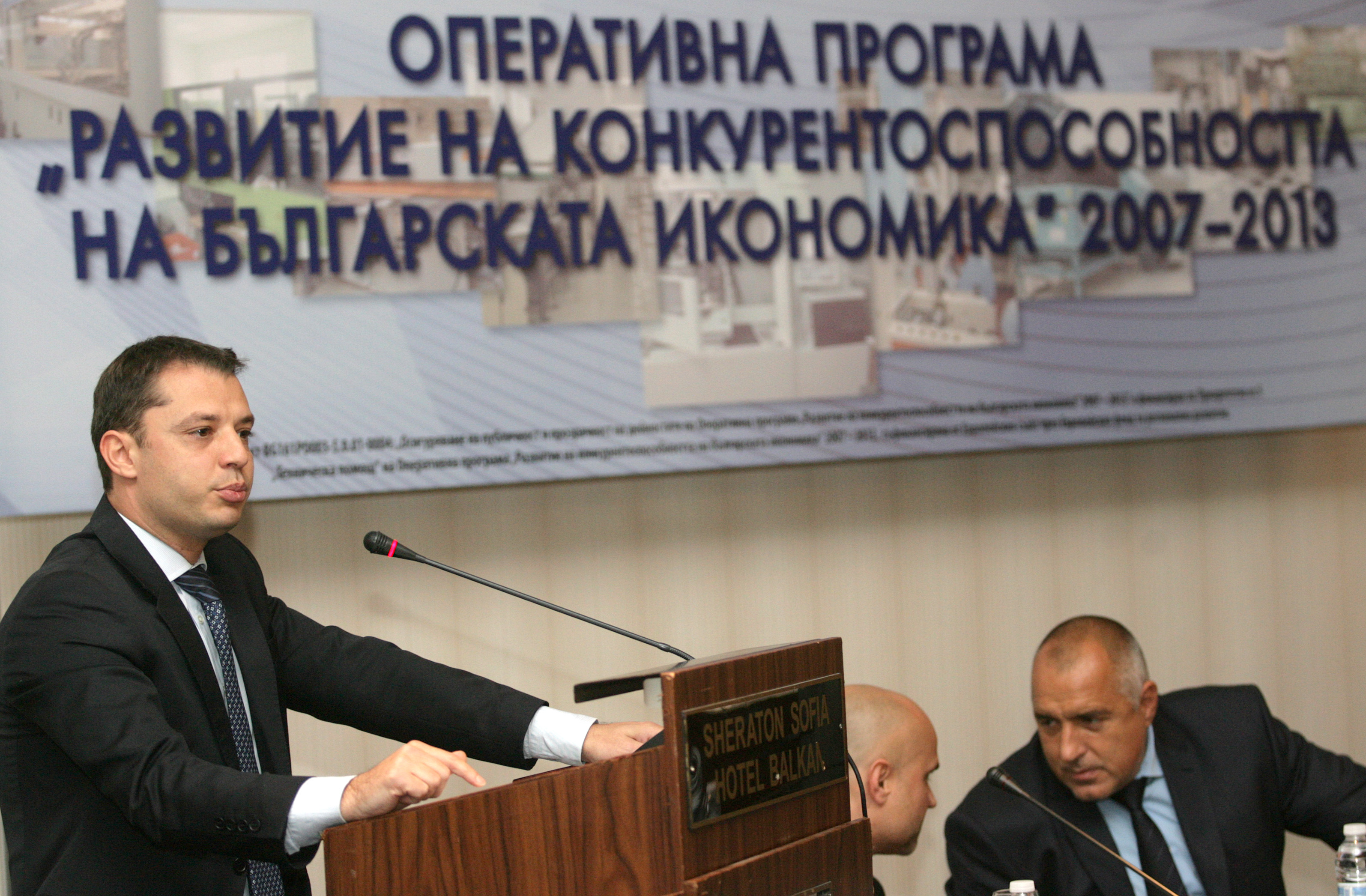 В декларацията на Синята коалиция за „Южен поток” са казани откровени лъжи, каза Делян Добрев