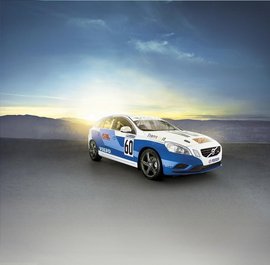 Volvo представи спортно комби V60 Racing в Сао Пауло