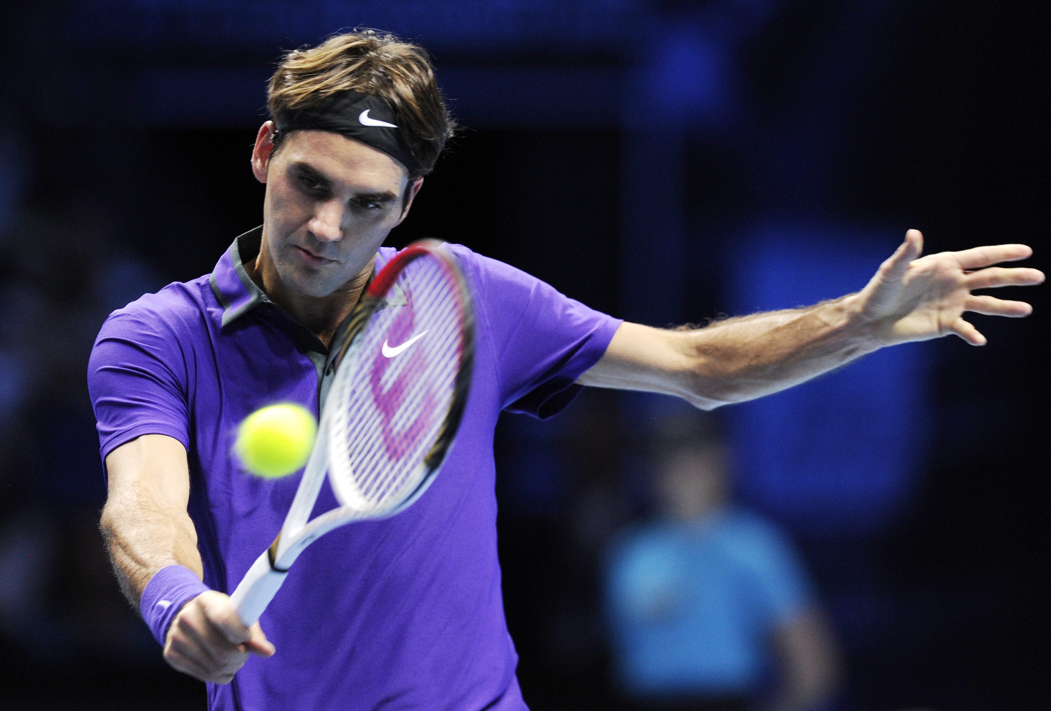Роджър Федерер се класира на 1/2-финал в Лондон