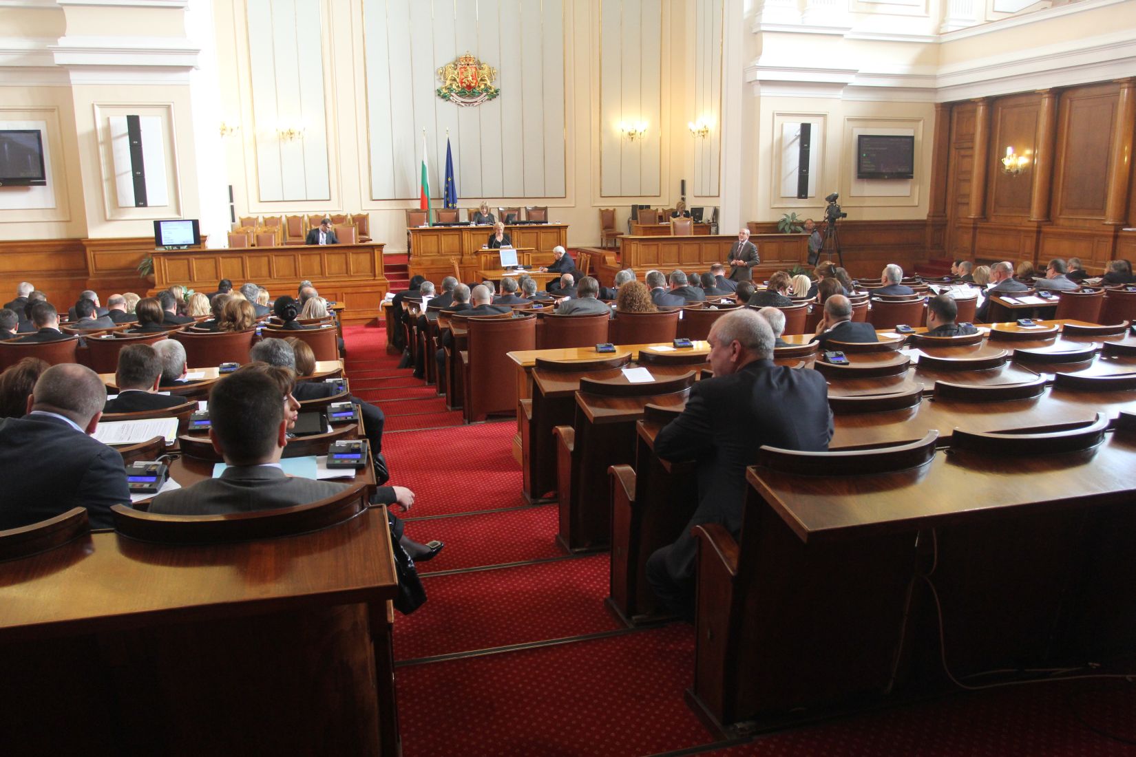 Бюджетът за 2013 година влезе за обсъждане в парламента