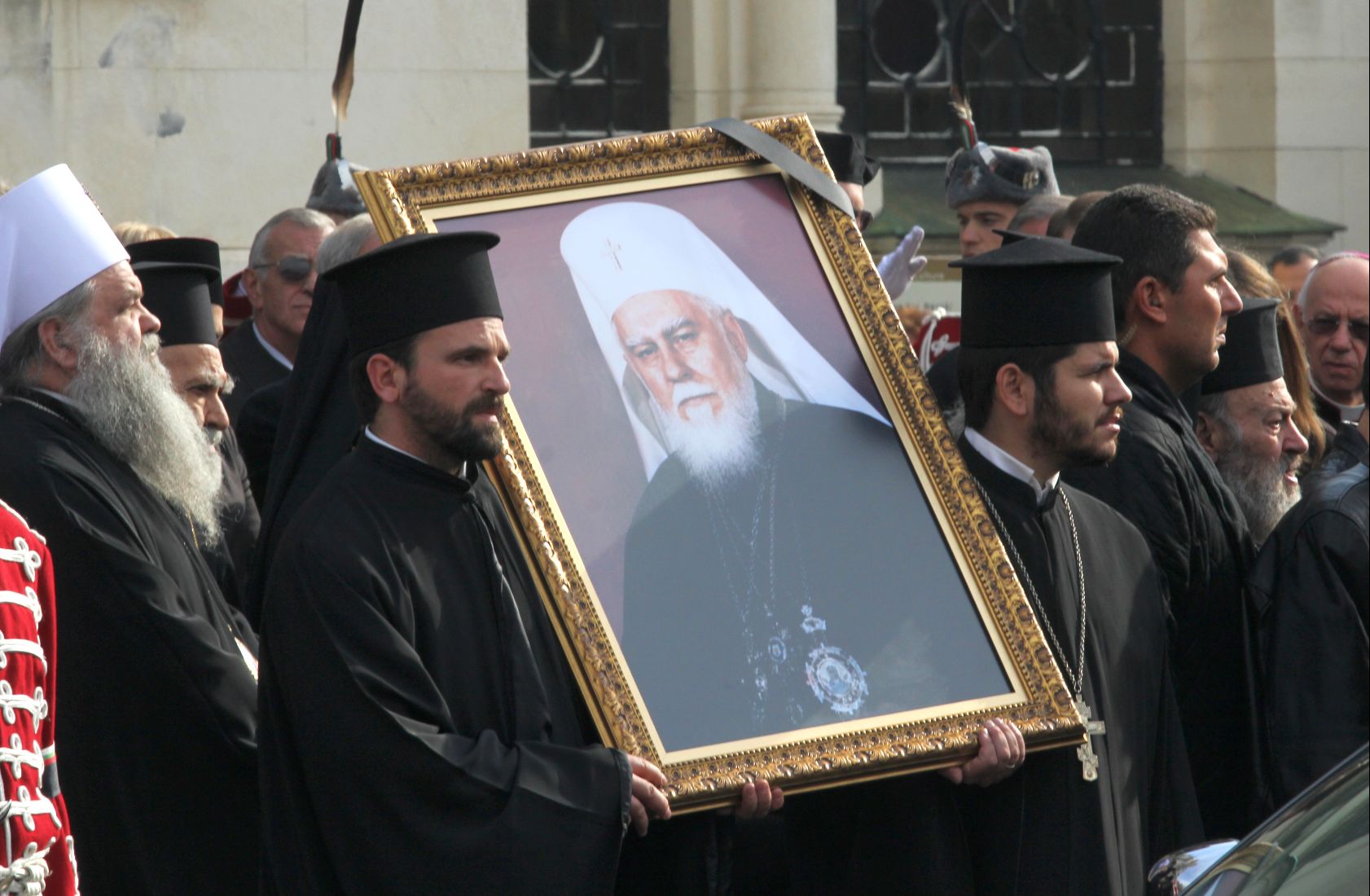 Погребаха патриарх Максим в Троянския манастир