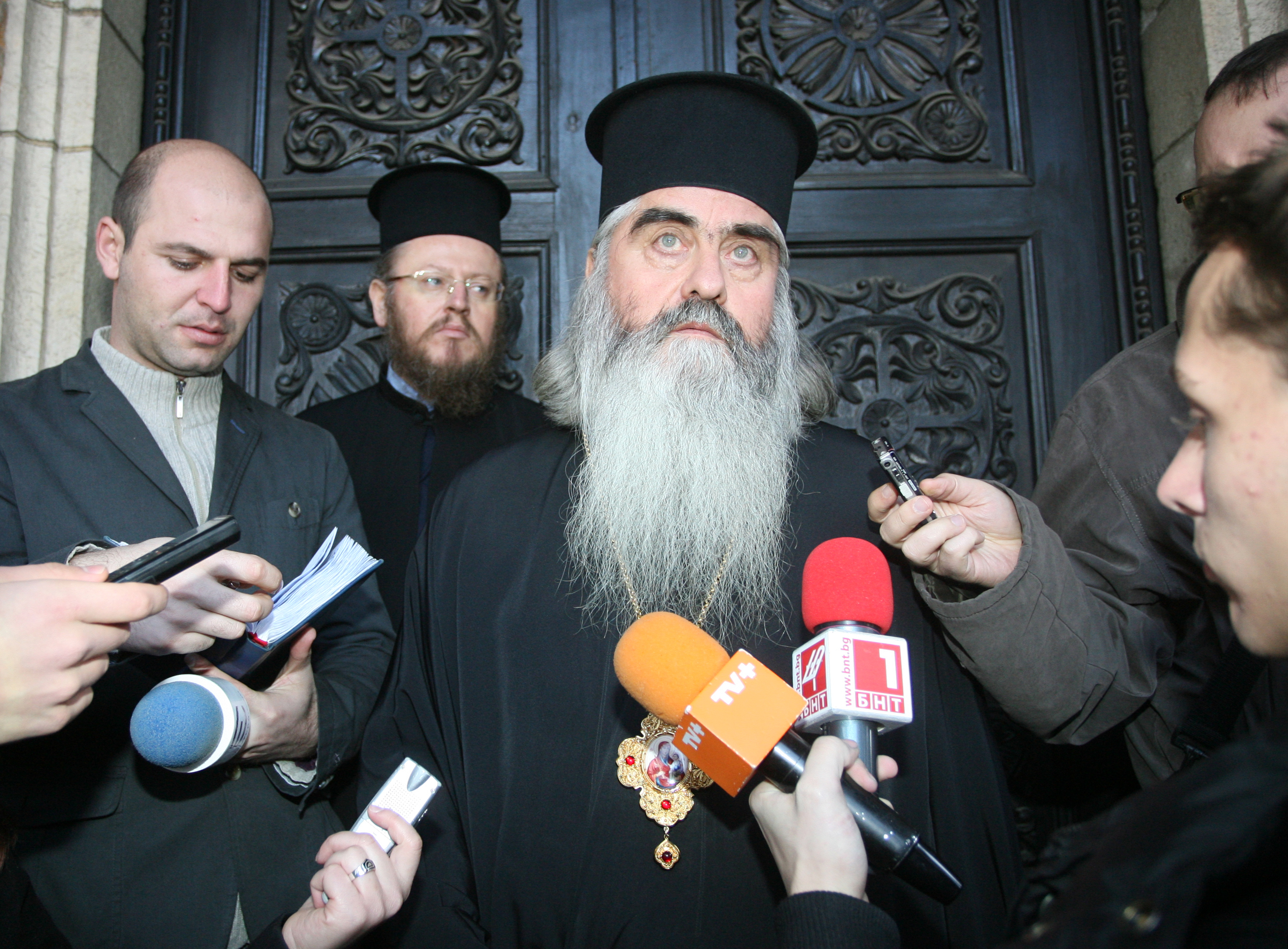Митрополит Кирил ще оглавява висшия клир до избора на нов глава на Българската православна църква