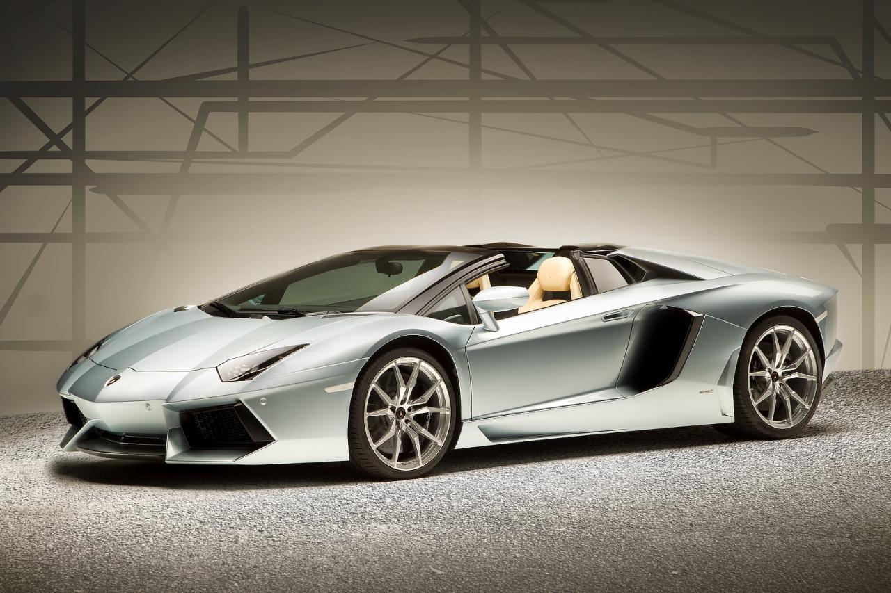 Това е Lamborghini Aventador Roadster