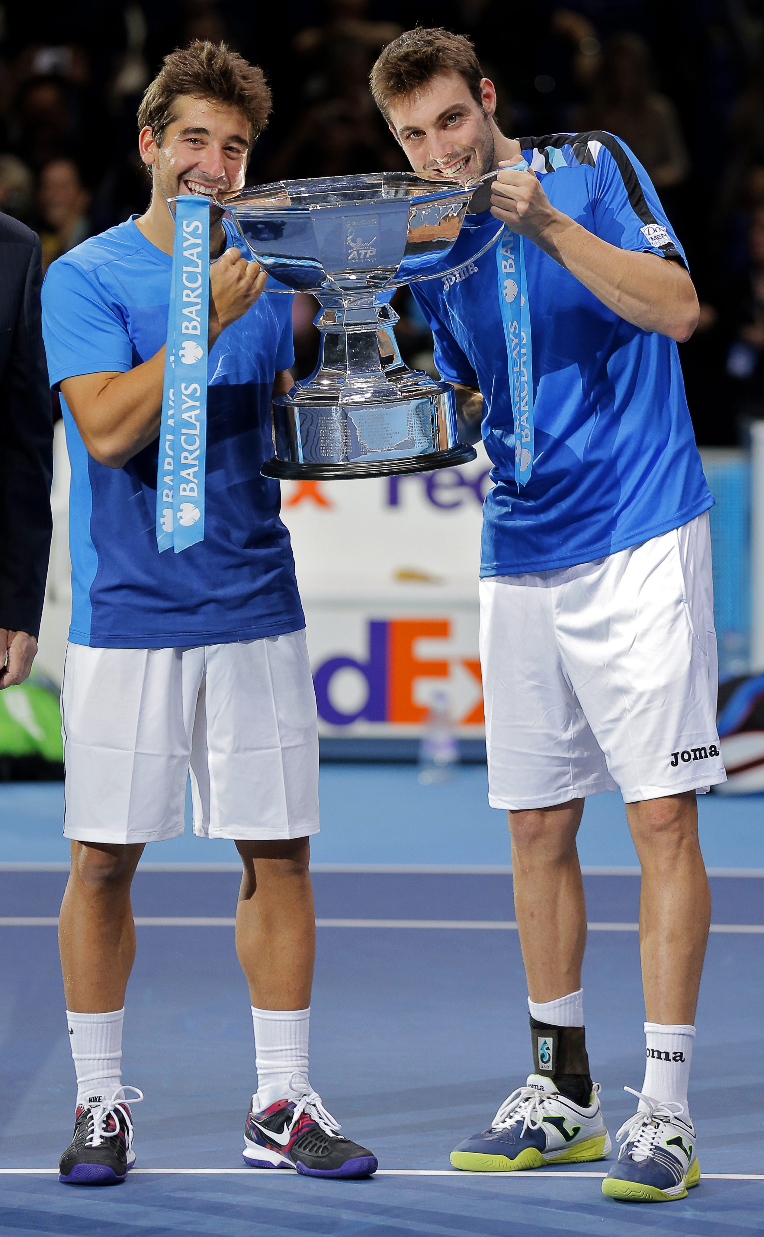 Гранойерс и Лопес спечелиха титлата на двойки от финалния турнир на АТП