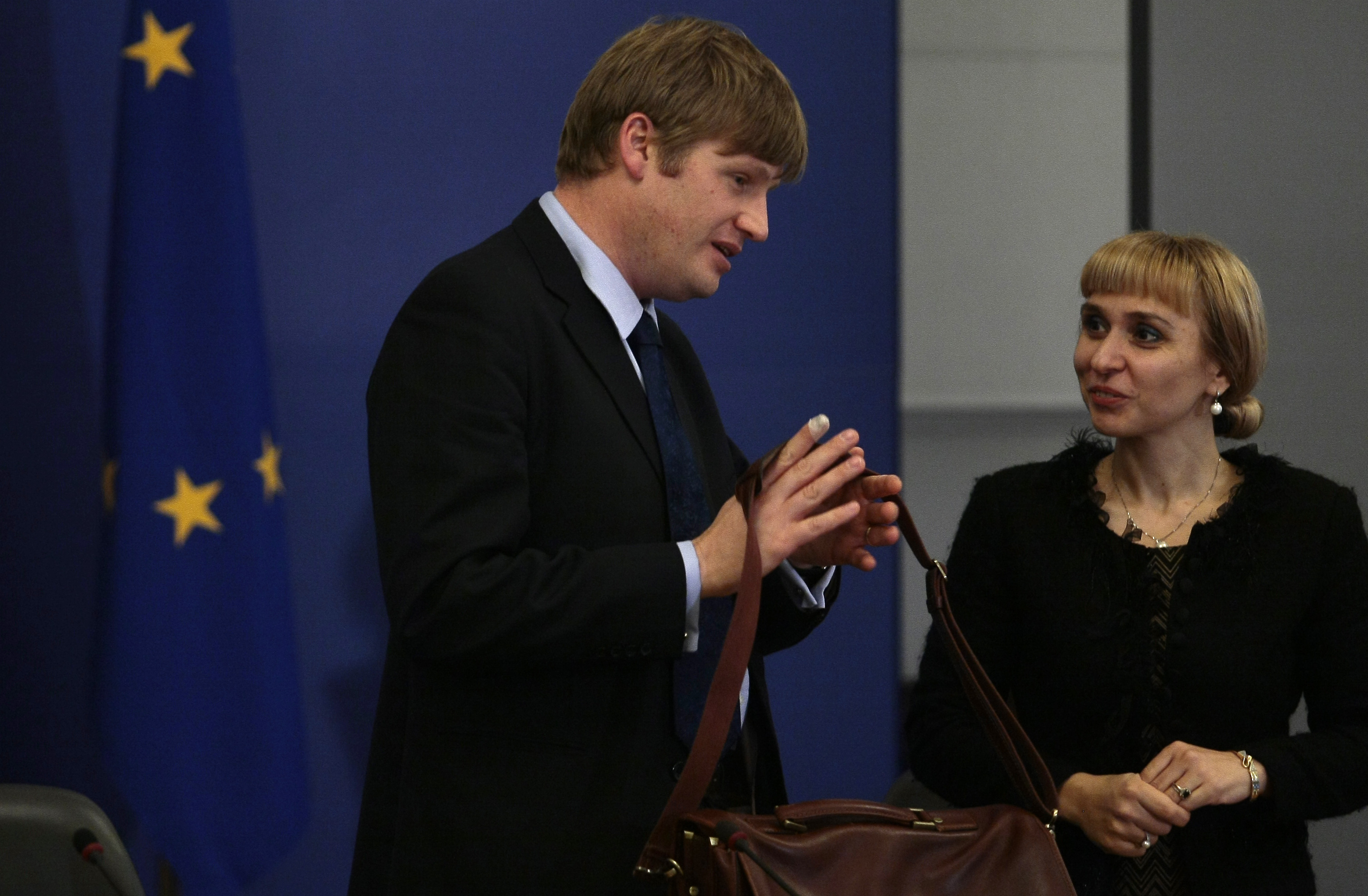 Диана Ковачева и посланикът на Великобритания Джонатан Алън представят нов информационния сайт