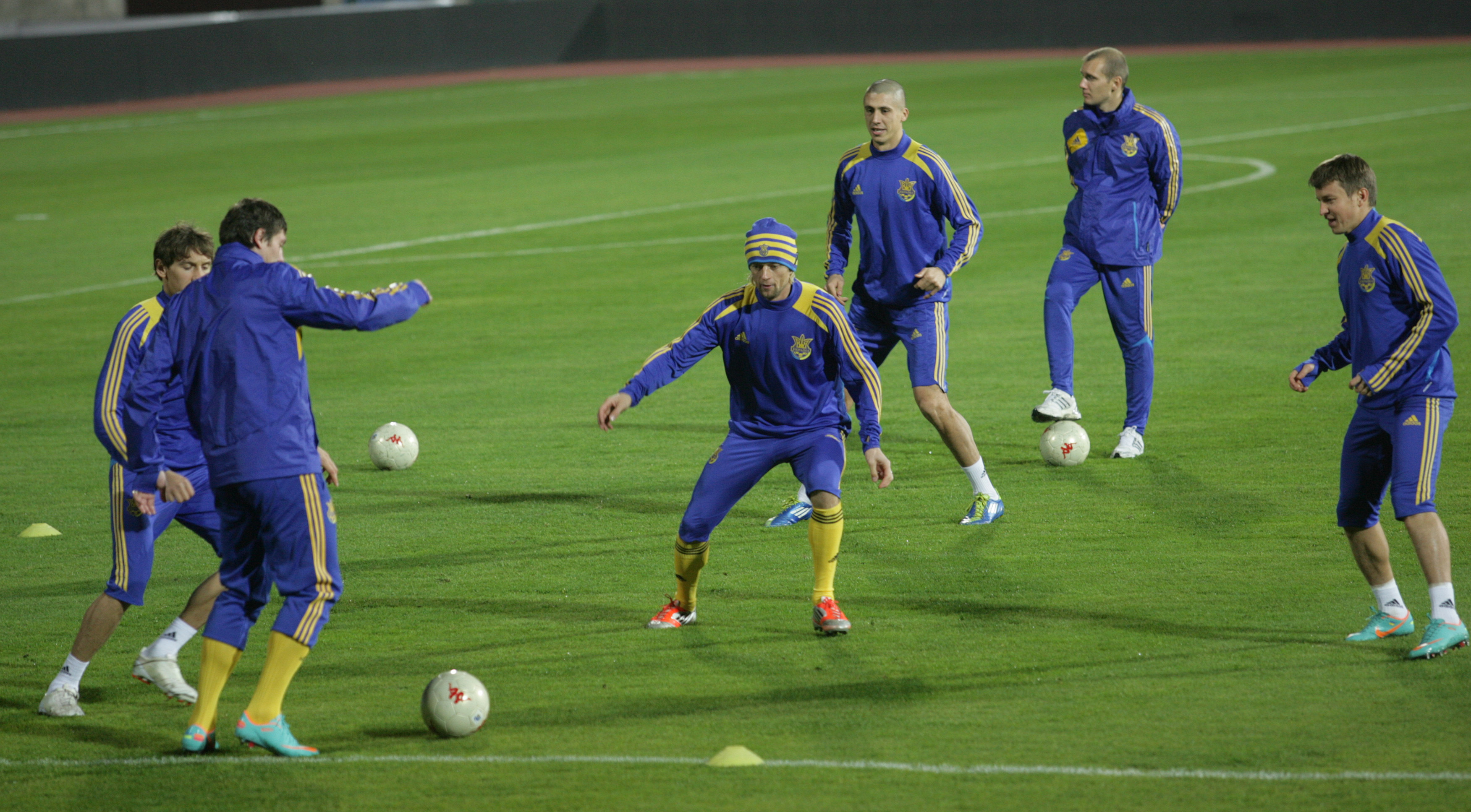 Футболистите на Украйна тренират на ”Васил Левски”