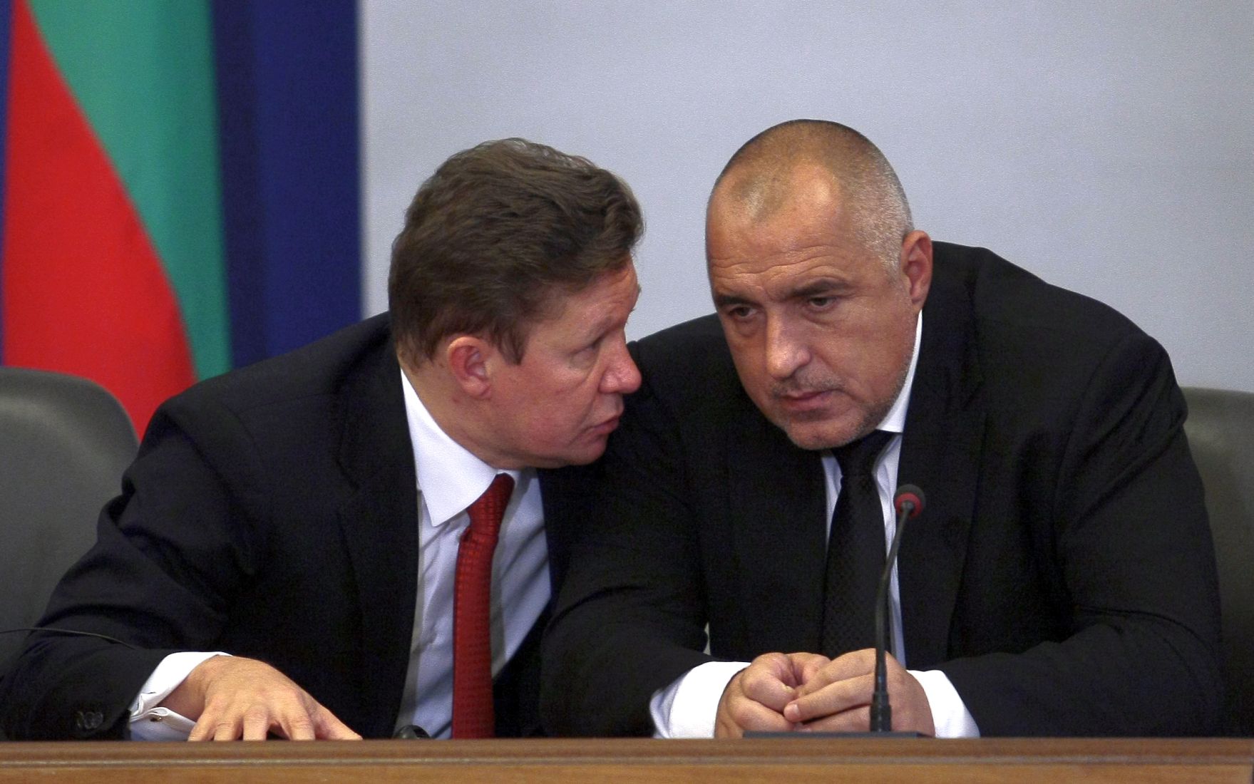 Алексей Милер и Бойко Борисов са доволни след подписването на двата договора