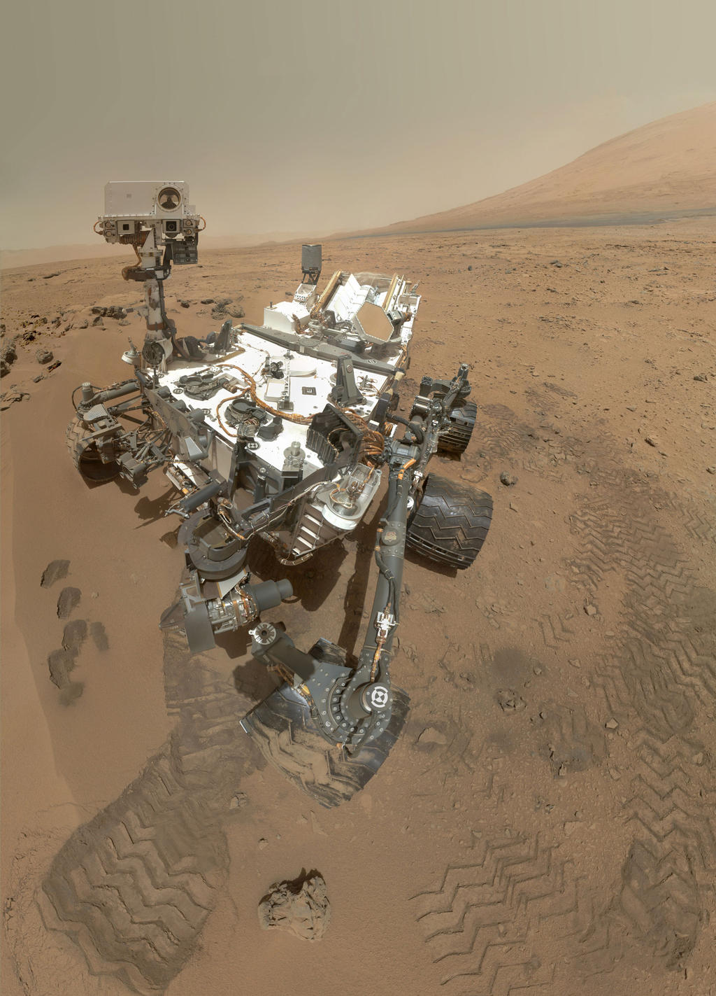 ”Кюриосити” събра гигапикселова панорама на Марс