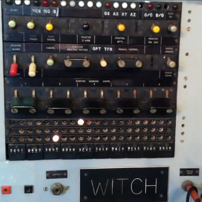 В UK показват най-стария работещ компютър