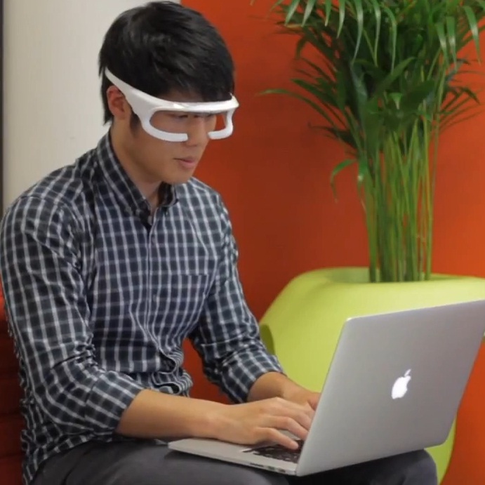 Учени създадоха очила за добър сън (видео)