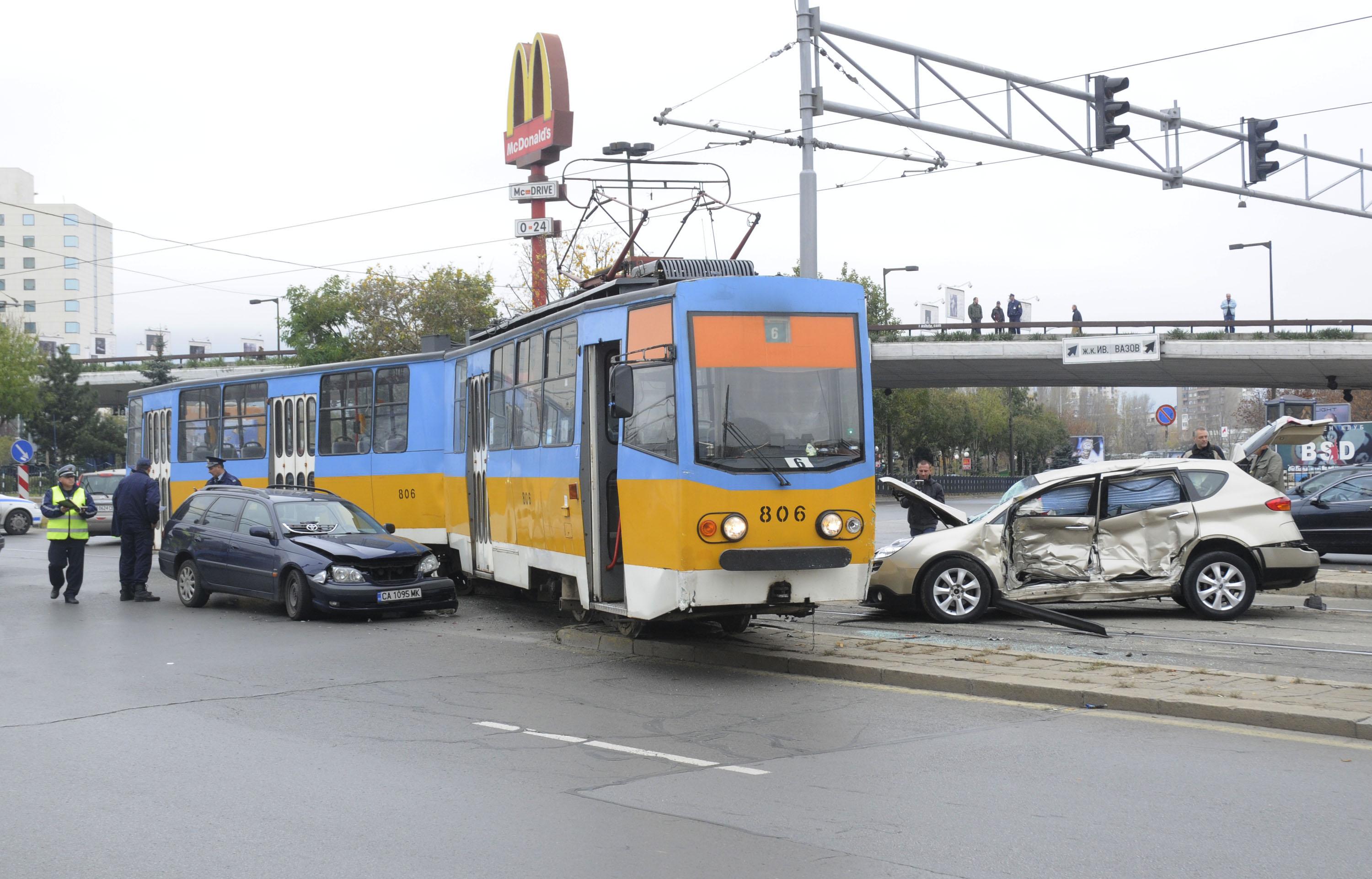 Първата катастрофа - няма пострадали сред пътниците в трамвая