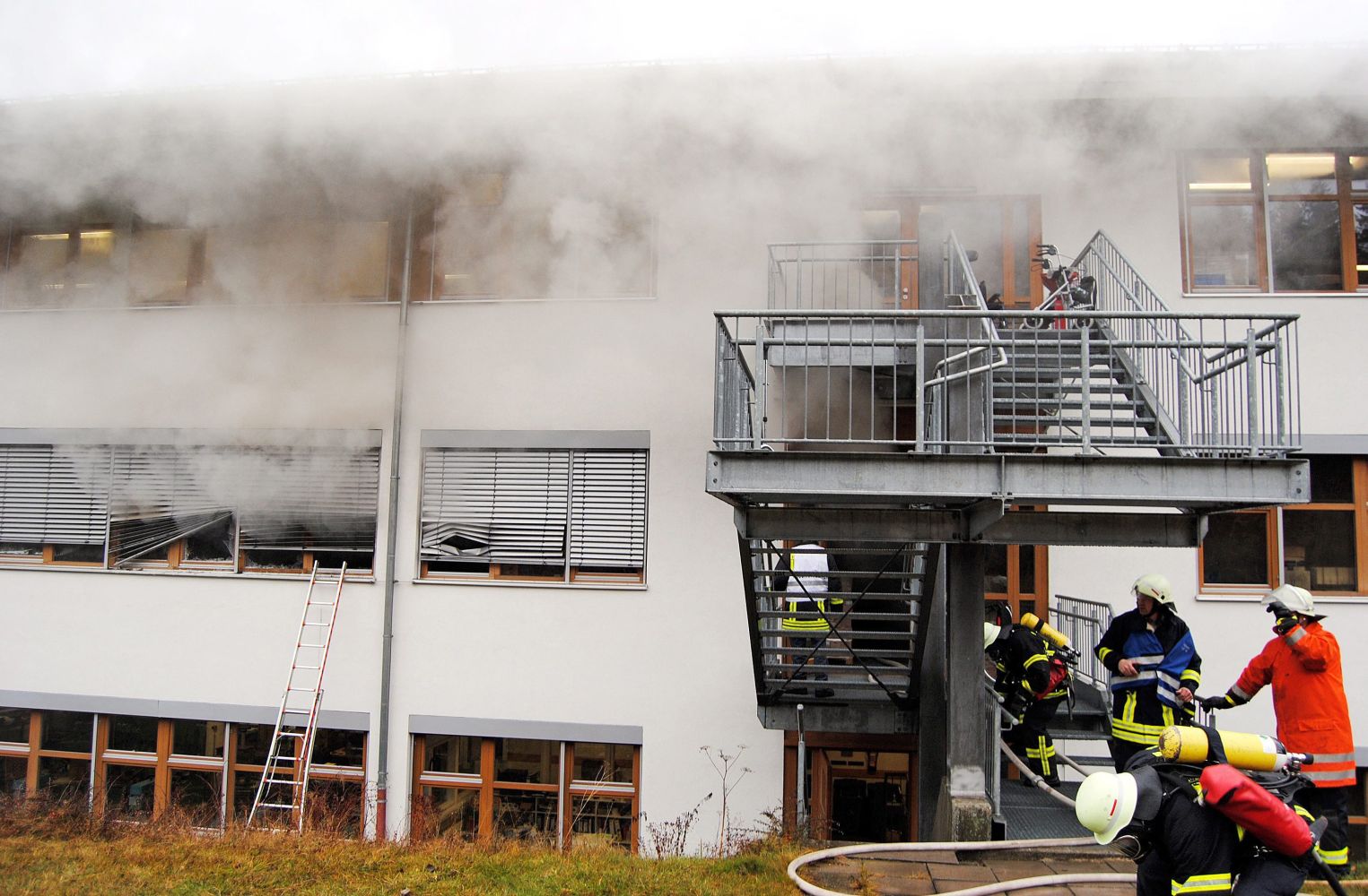 14 души загинаха при пожар в цех в Германия