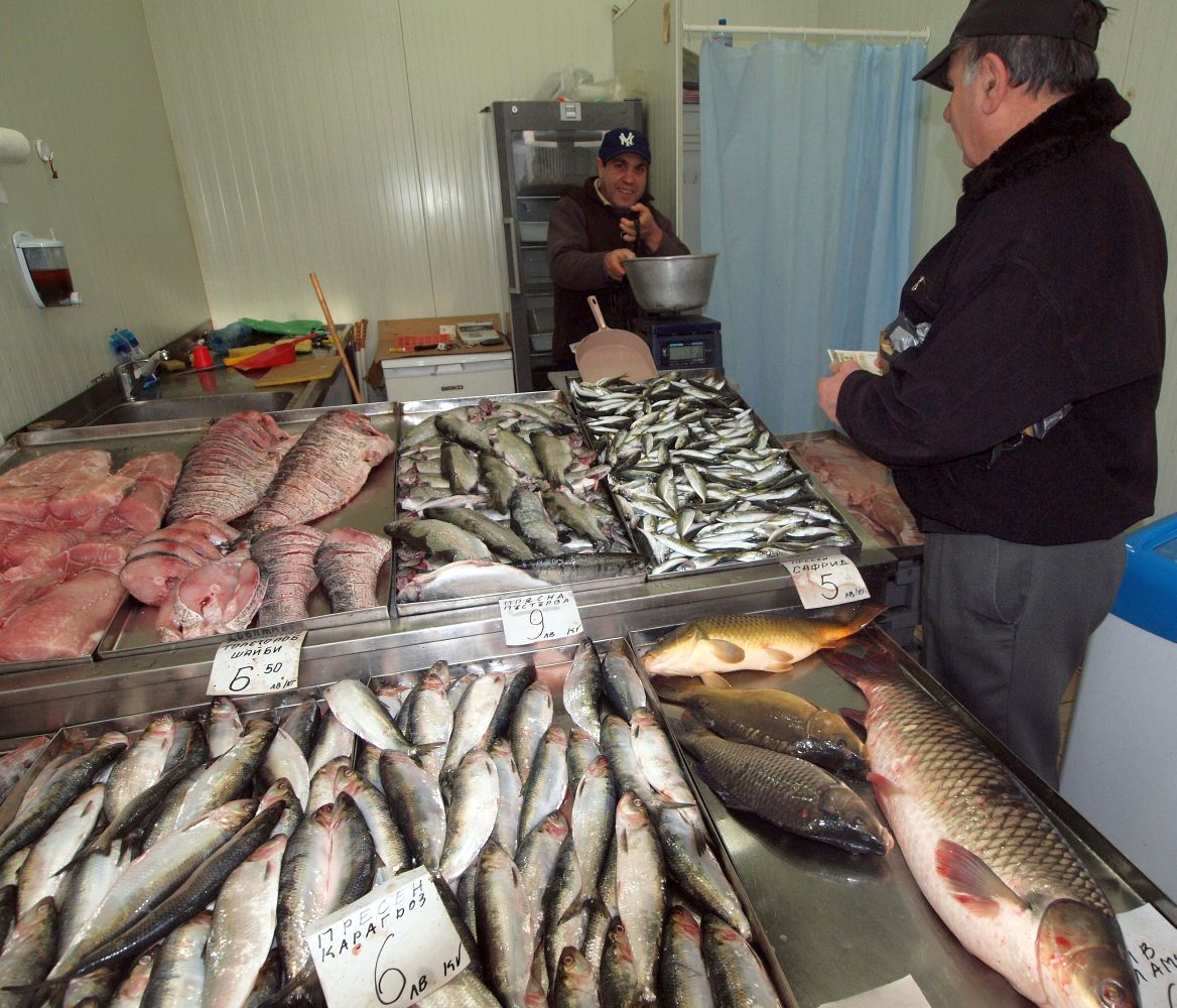 Бургазлии посрещат Никулден с вносна риба