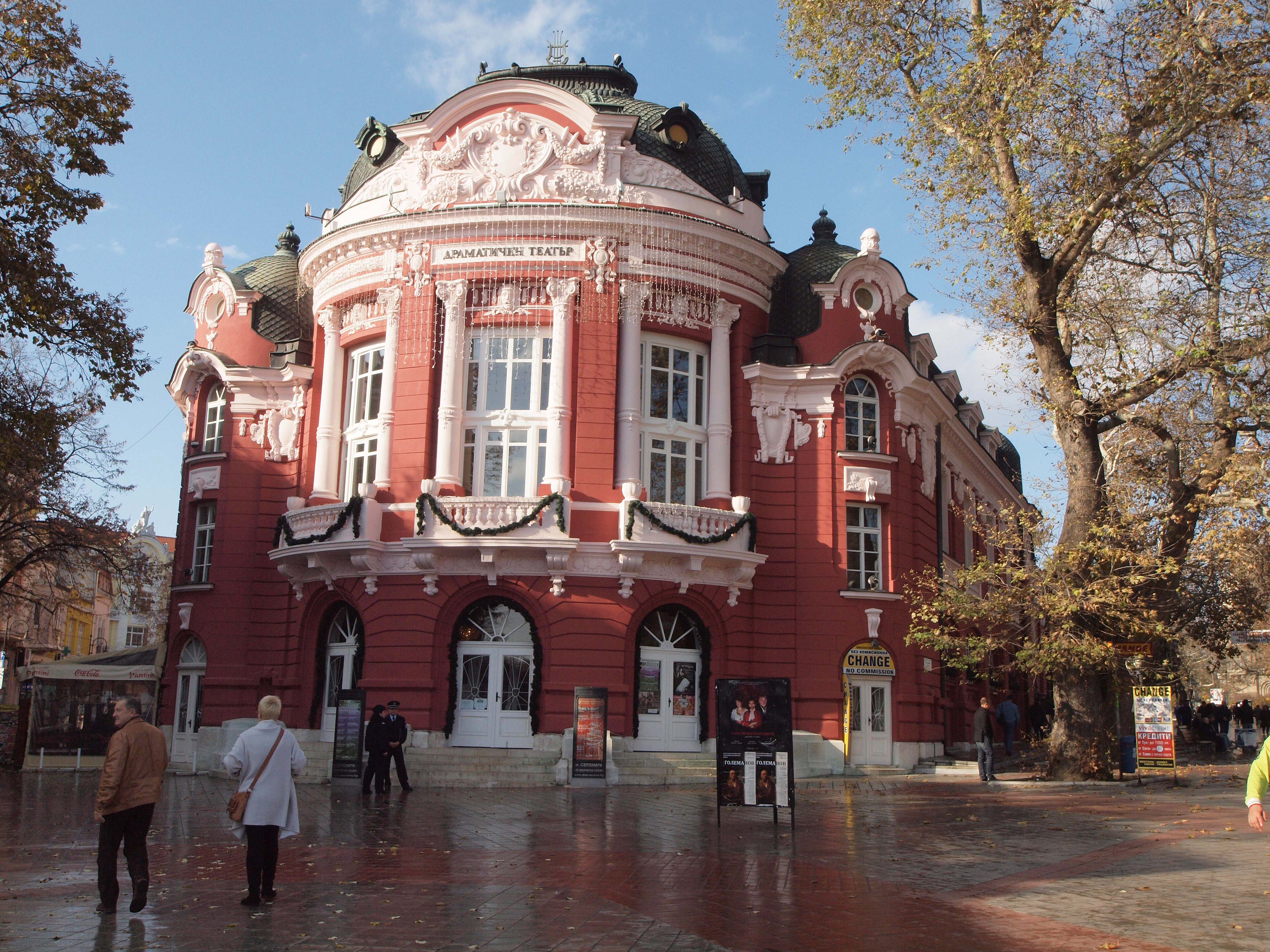 Варненският Драматичен театър ”Стоян Бъчваров” е паметник на културата