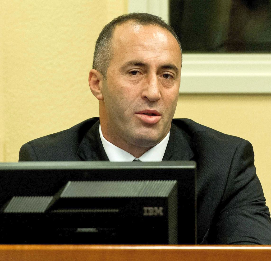 Експремиер на Косово остава във френски арест засега