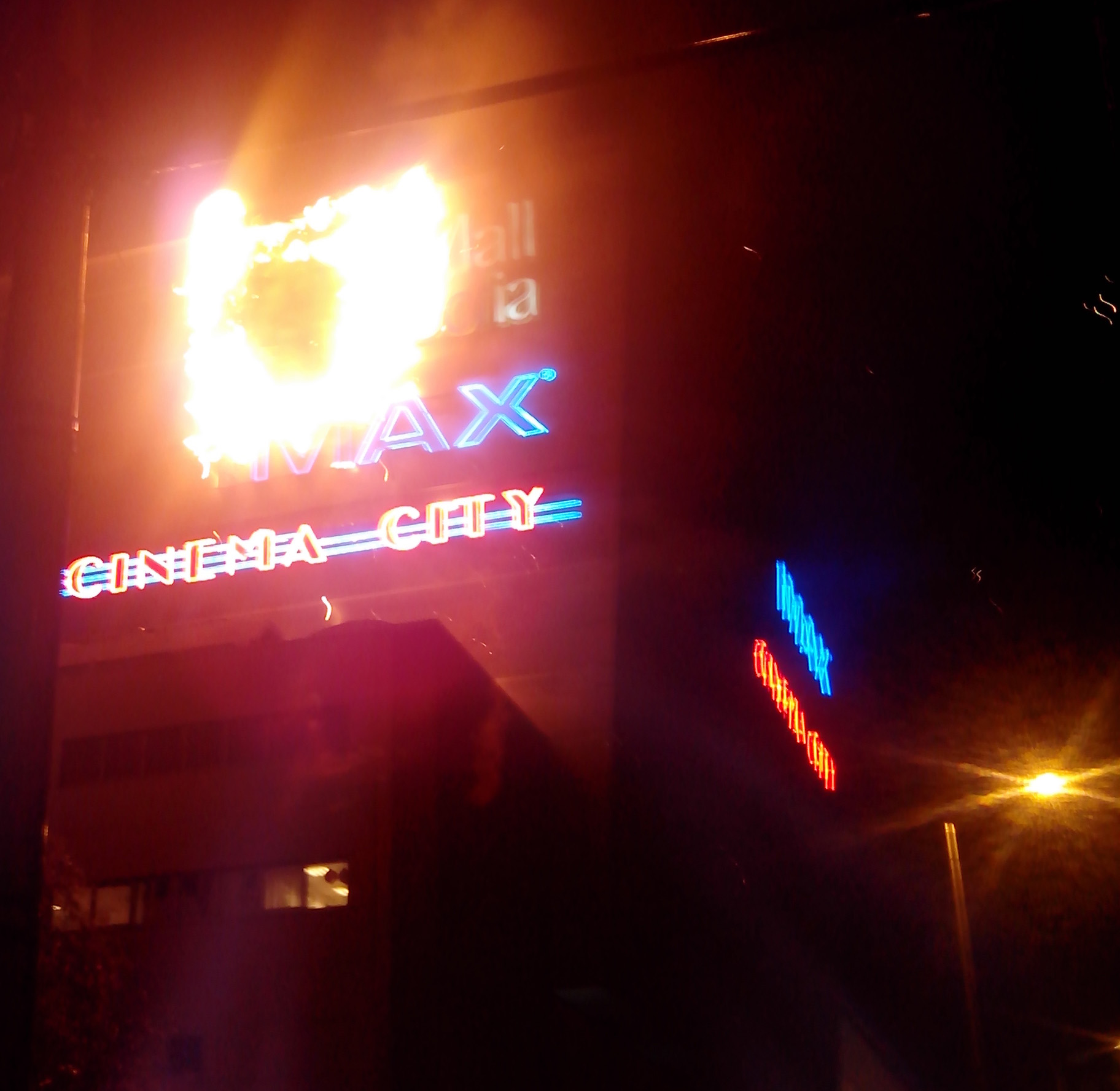 Пожар горя в столичен мол