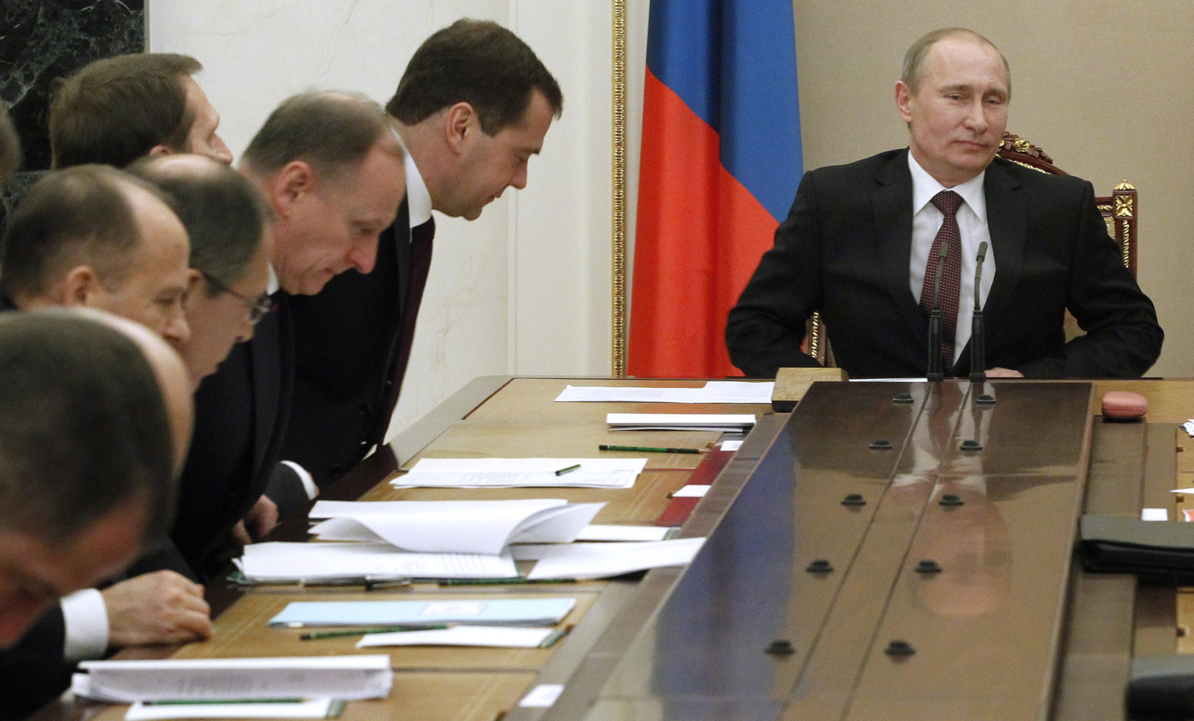 Путин забранява на чиновниците сметки в чужди банки