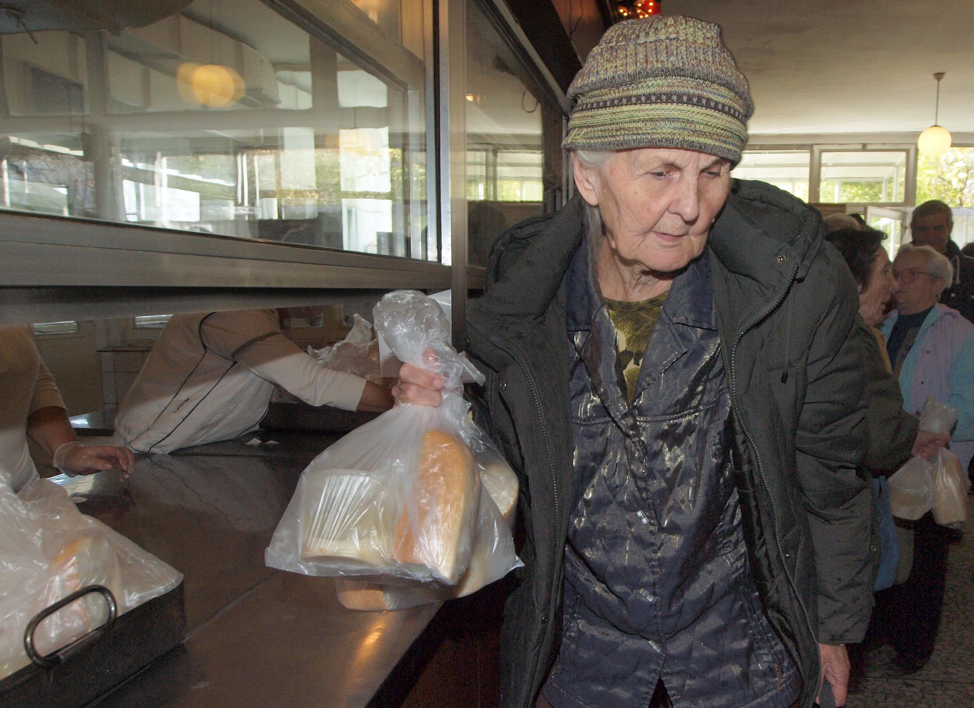 Нивото на българските граждани на прага на бедността е 49%, гласи най-новият доклад на Брюксел