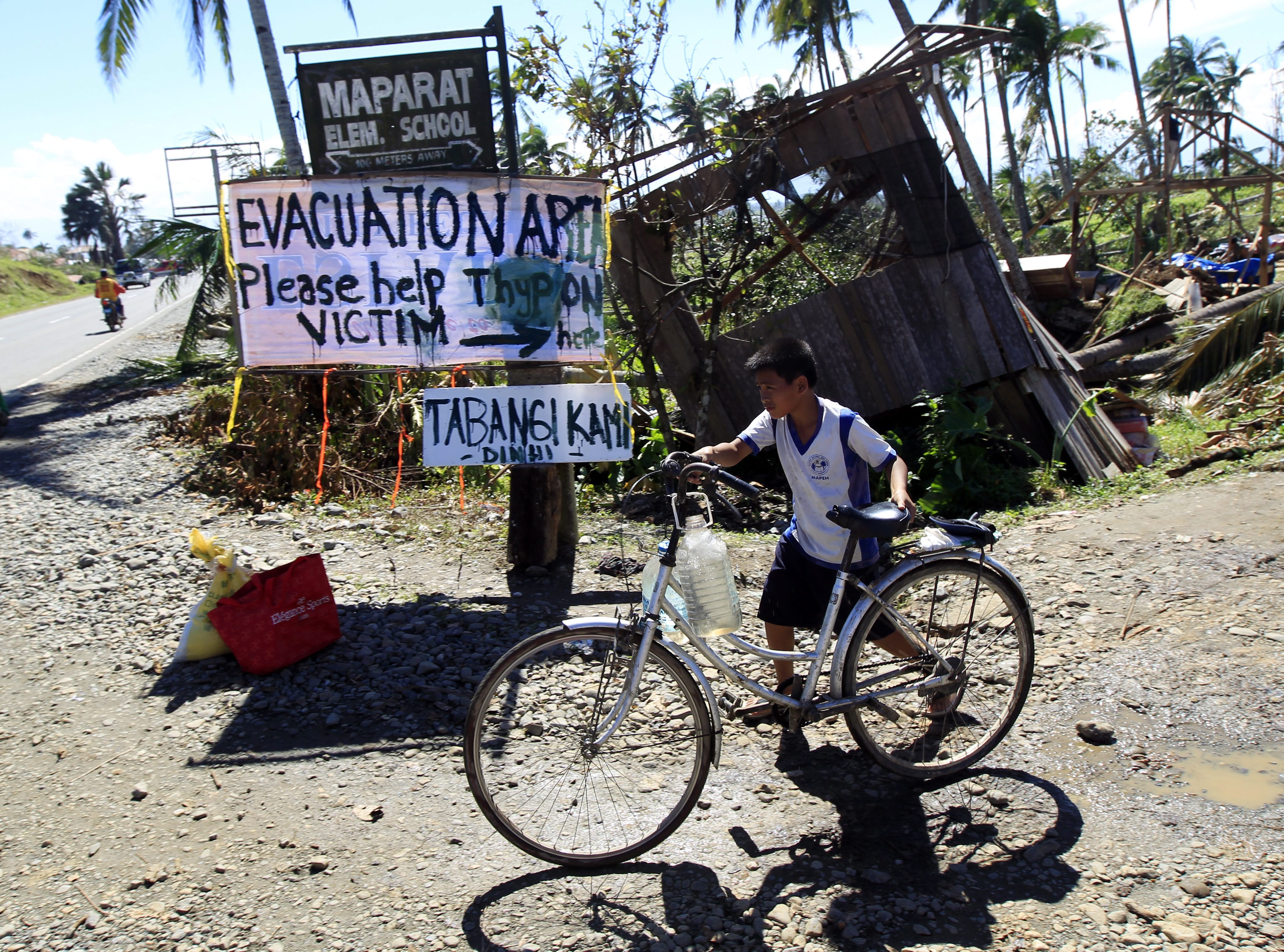 Бедствено положение на Филипините след 1000 жертви на тайфун