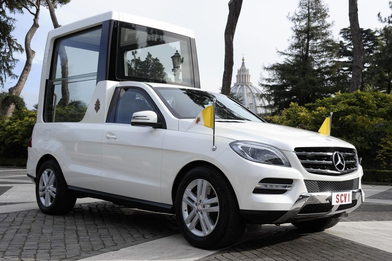 Папата ще се вози в Mercedes M-Class