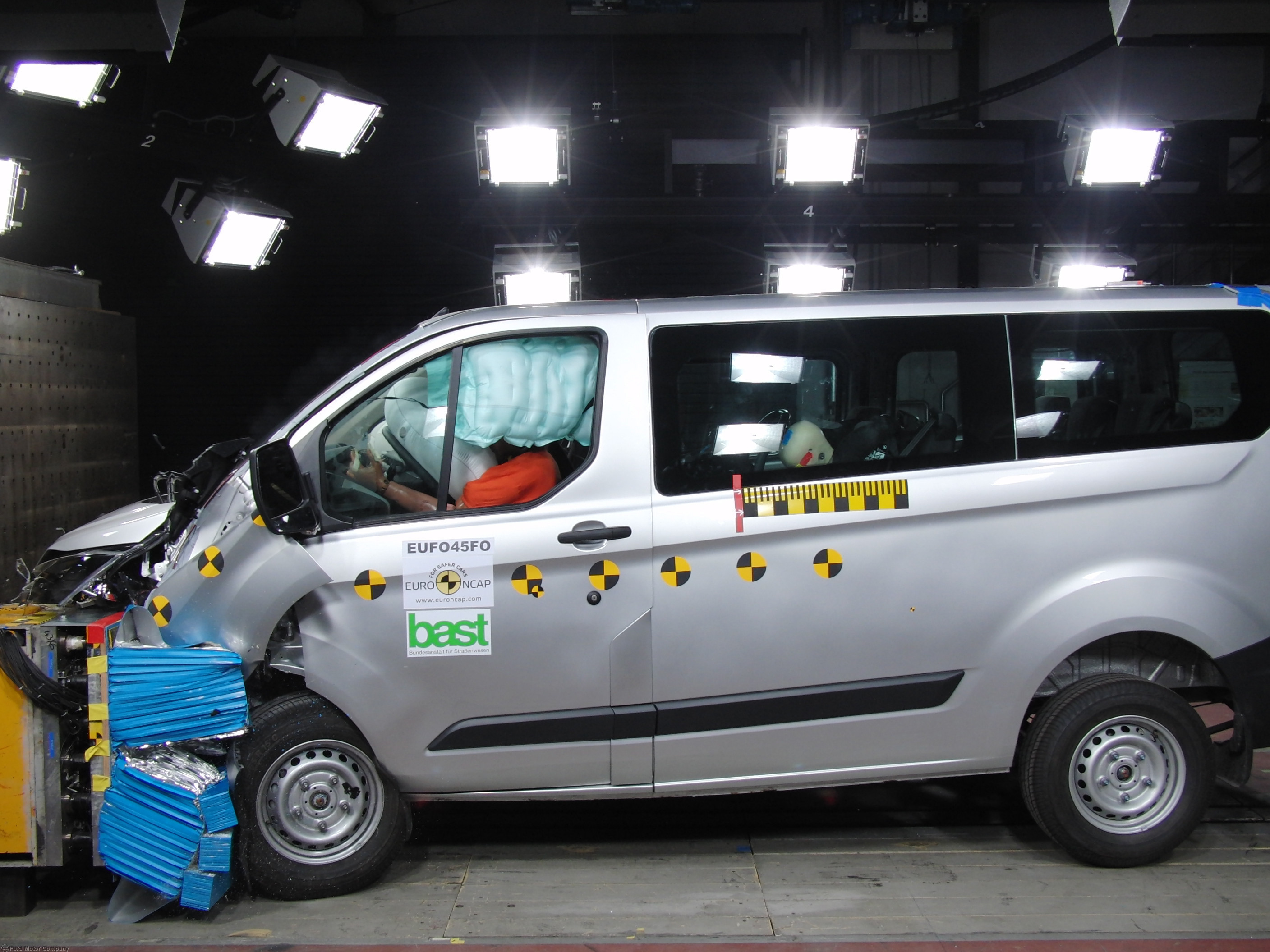 Euro NCAP тества семейни и бизнес ванове (видео)