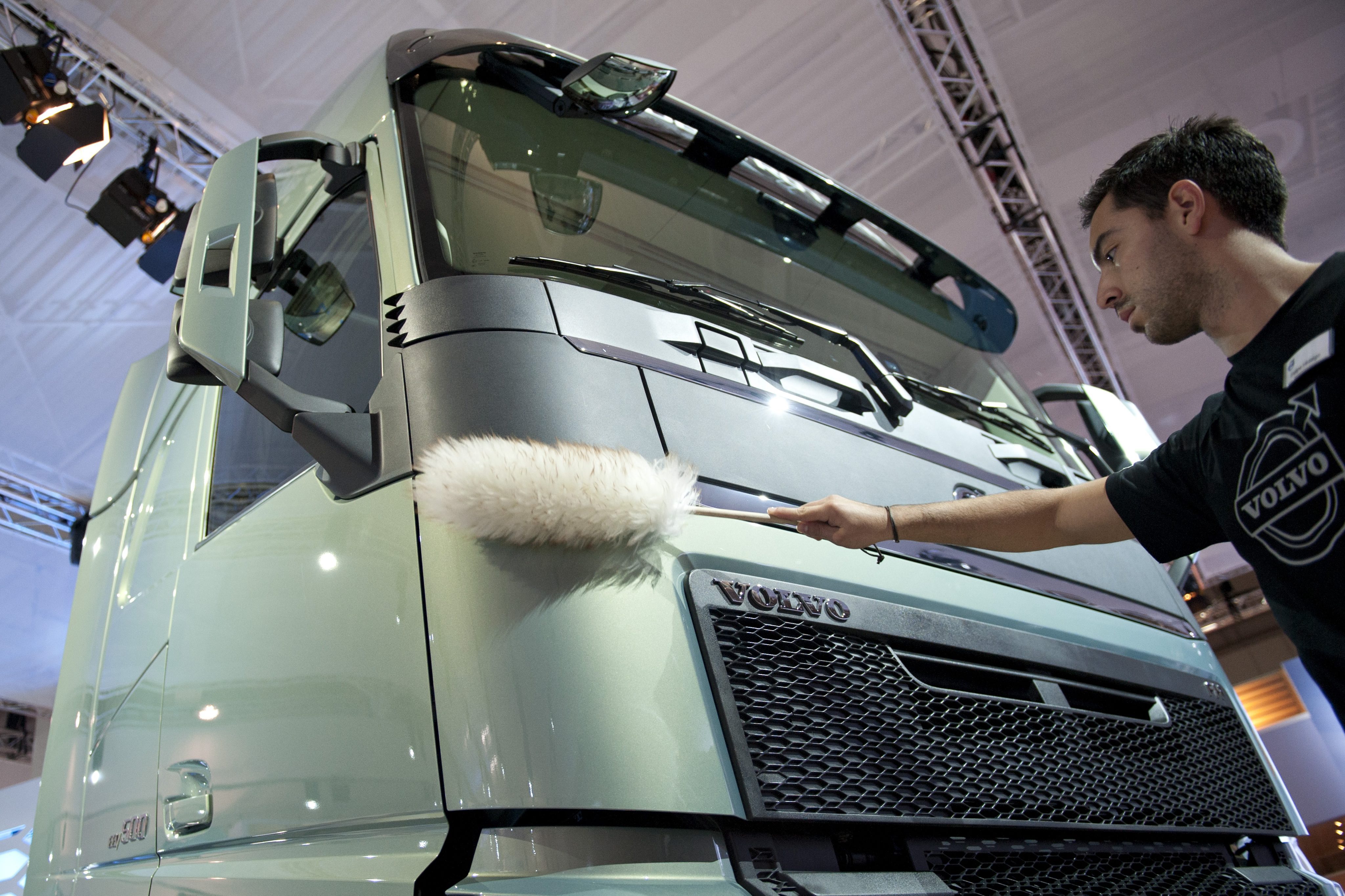 Renault продаде дела си във Volvo AB