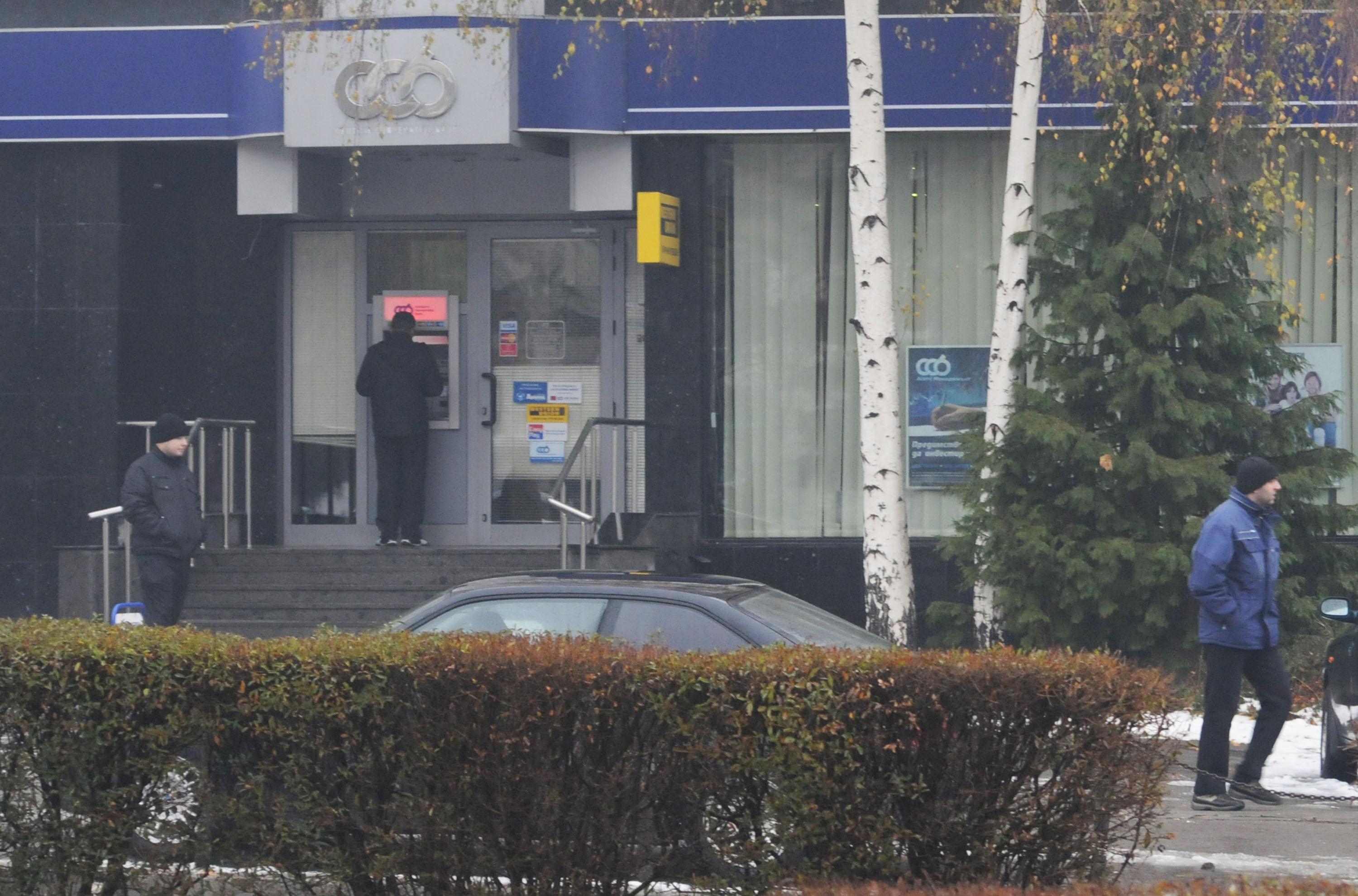 Въоръжени опитаха да ограбят банков клон в София