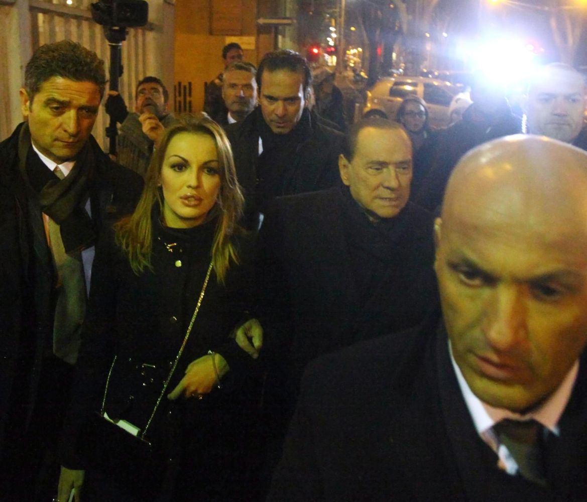 Берлускони се сгоди за 48 години по-младата си приятелка