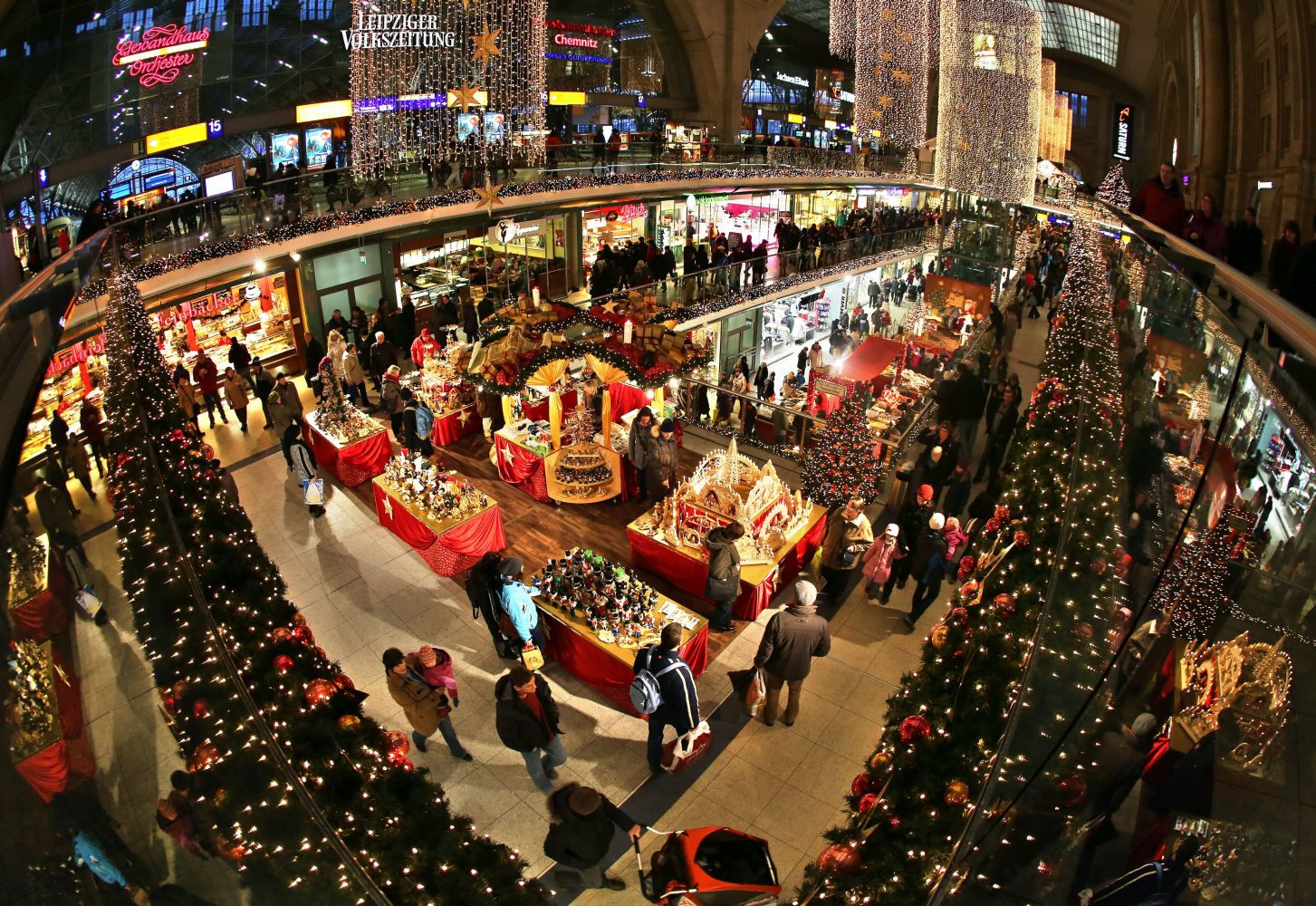 Много от работодателите предпочитат да стимулират финансово служителите си за Коледа