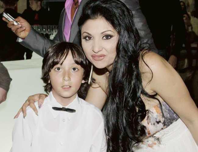 Софи Маринова със сина си Лоренцо