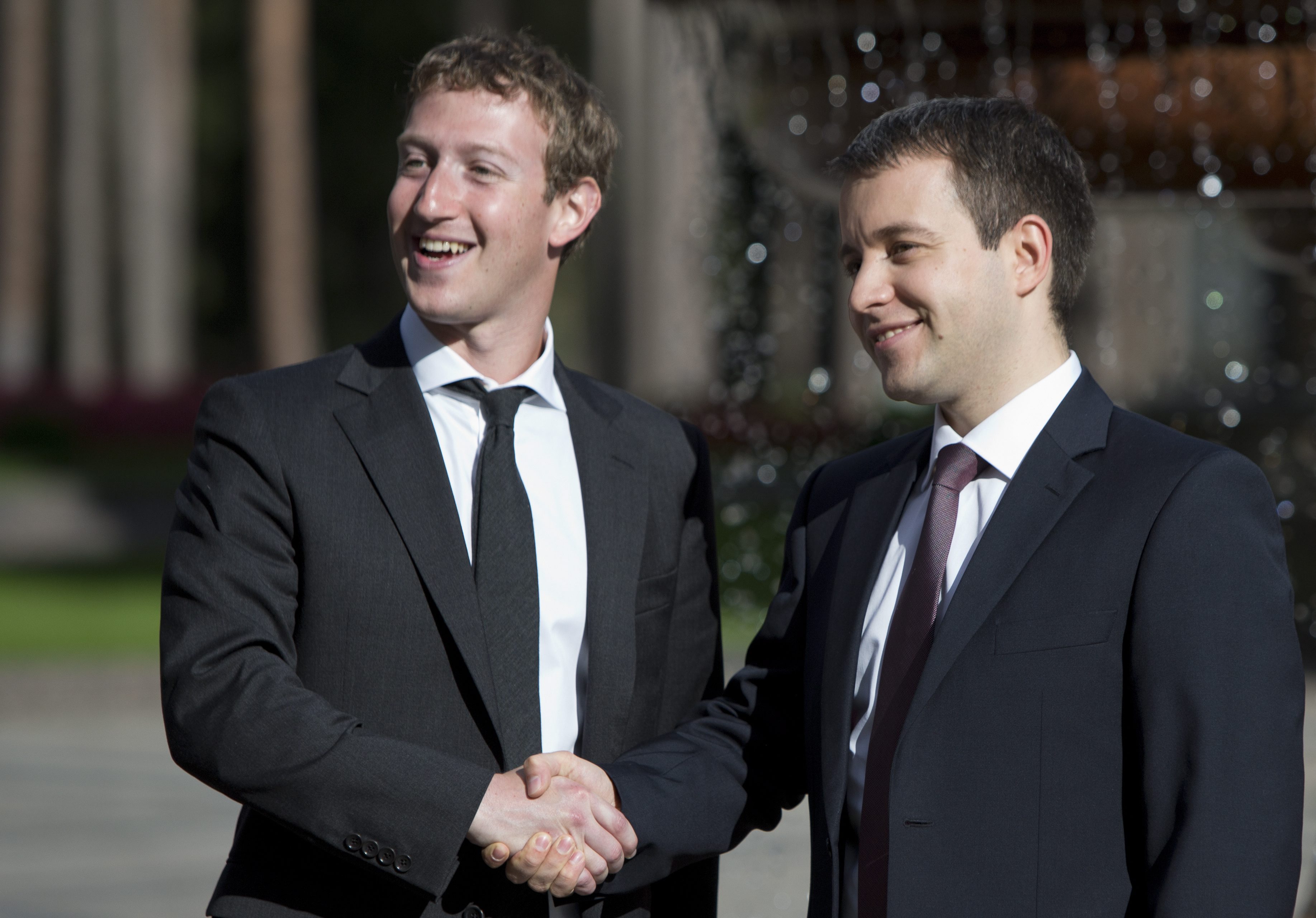 Марк Зукърбърг дари 18 млн. от своите акции във Facebook за благотворителност