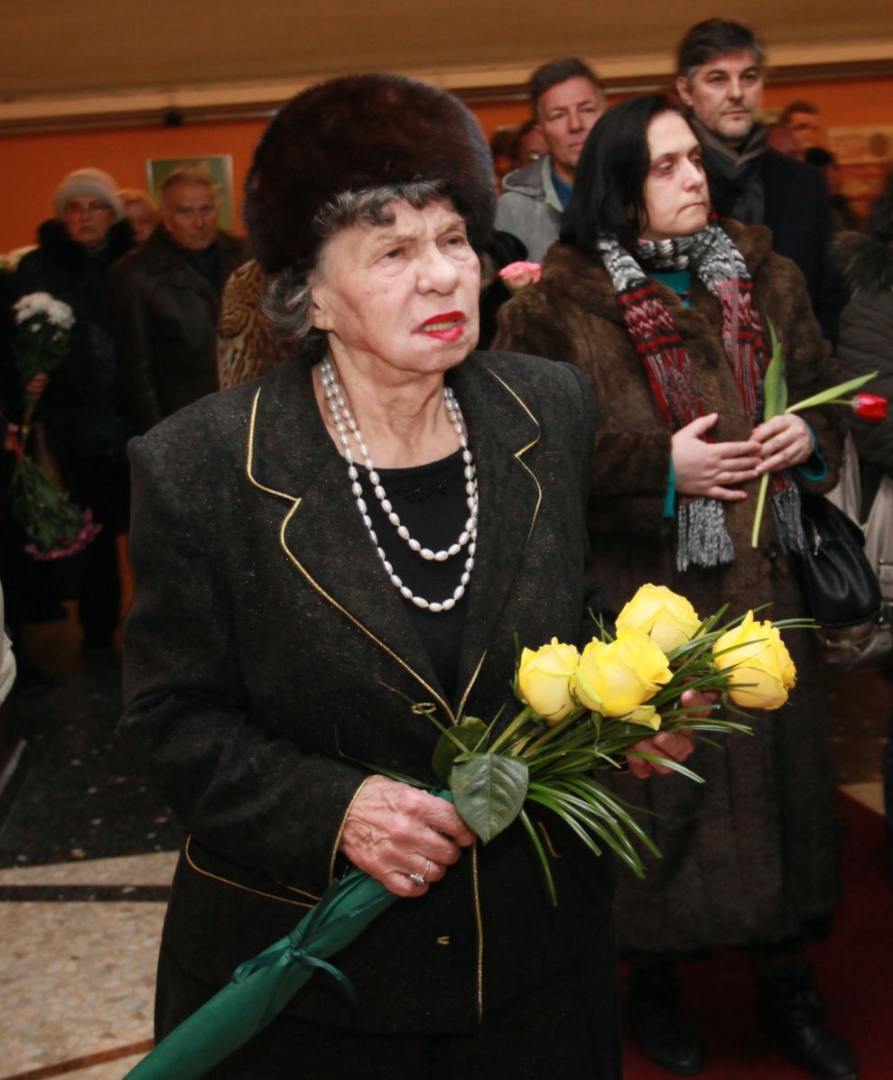 Актрисата Стоянка Мутафова на поклонението на Георги Калоянчев