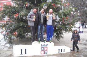 Коледно автошоу около елхата в Кюстендил