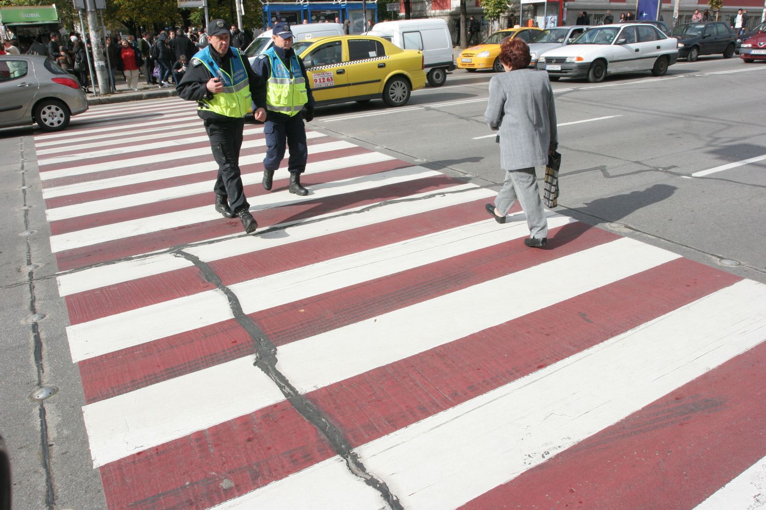 Иновативна пешеходна пътека в София
