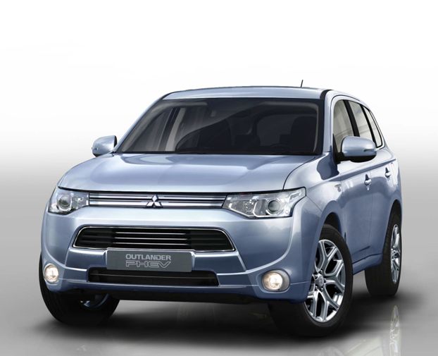 Mitsubishi пуска първия в света Plug-in хибриден SUV