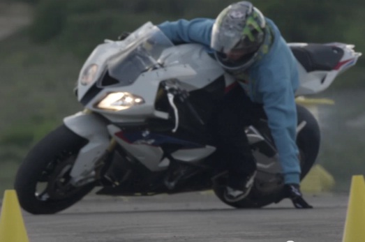 BMW S1000RR и Audi R8 в Drift Gymkhana (видео)