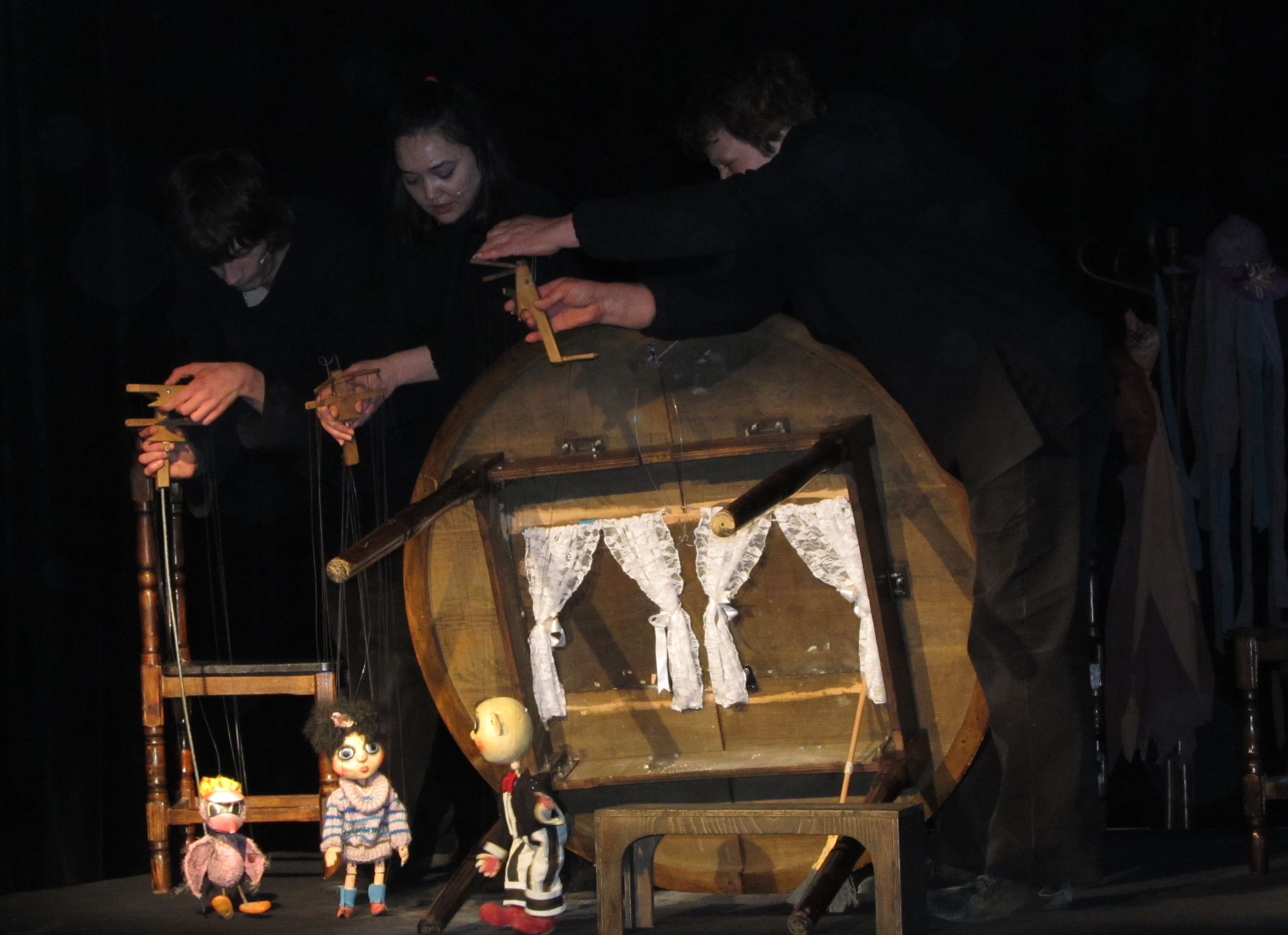 Пройслерови творби са адаптирани и в куклени пиеси