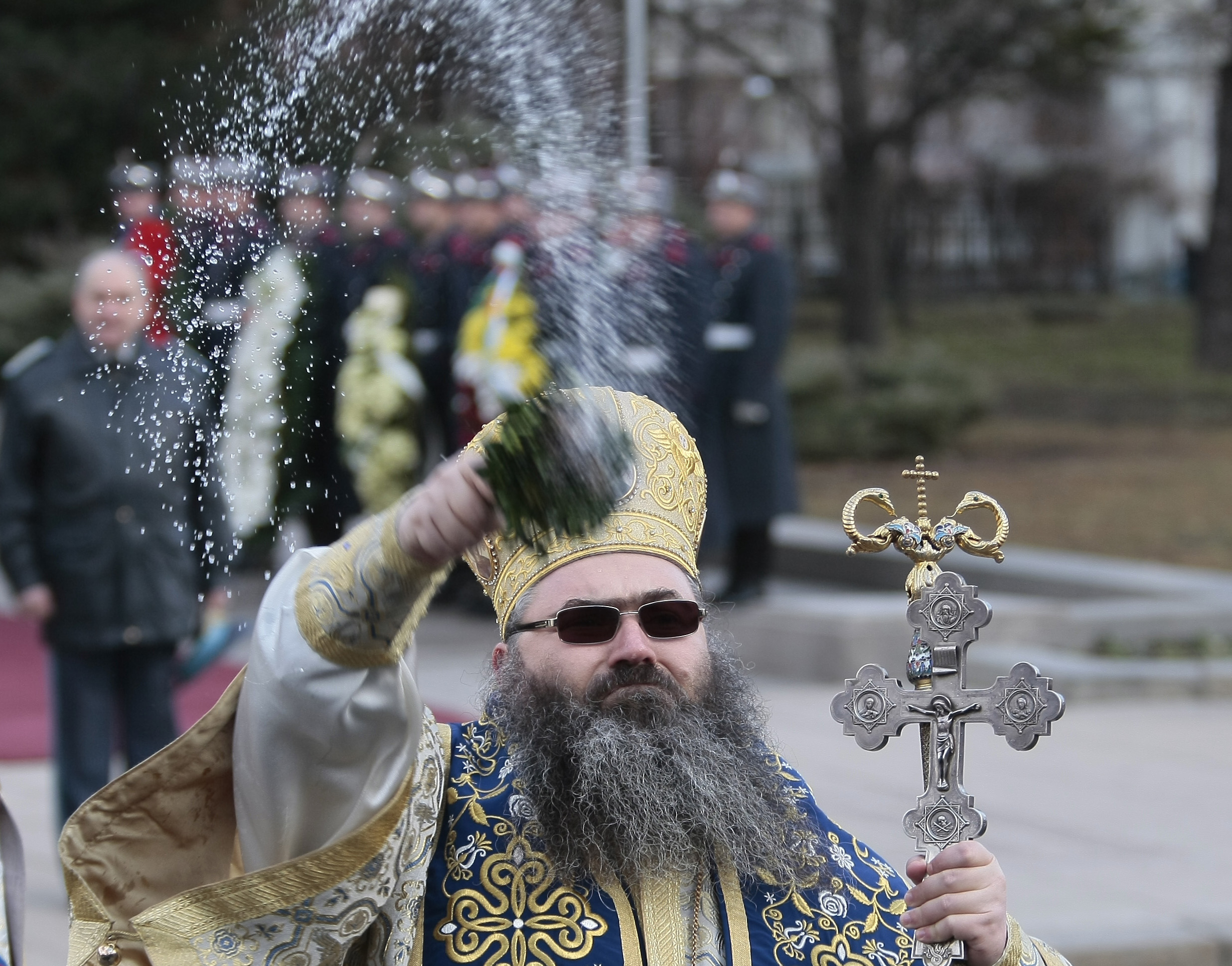 Традиционният Богоявленски водосвет на бойните знамена