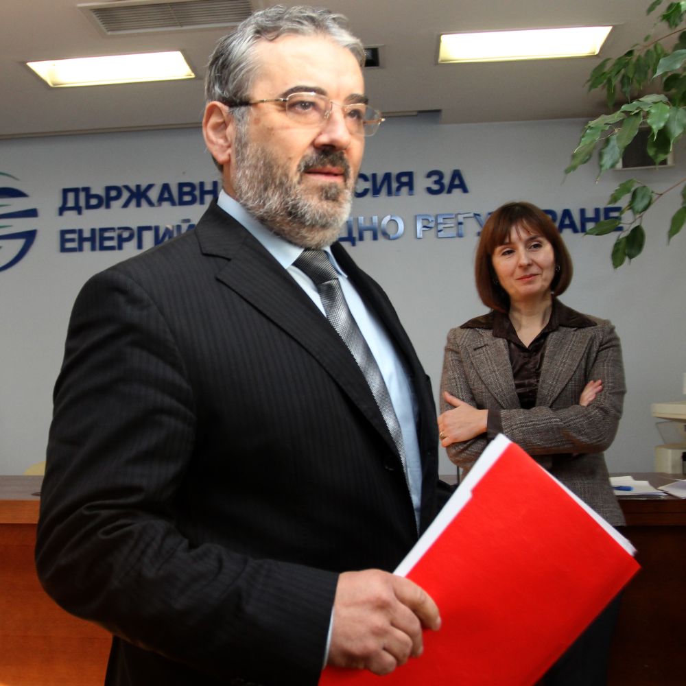 Ангел Семерджиев  подал до Борис Велчев документ, уличаващ и трите дружества в надути цени