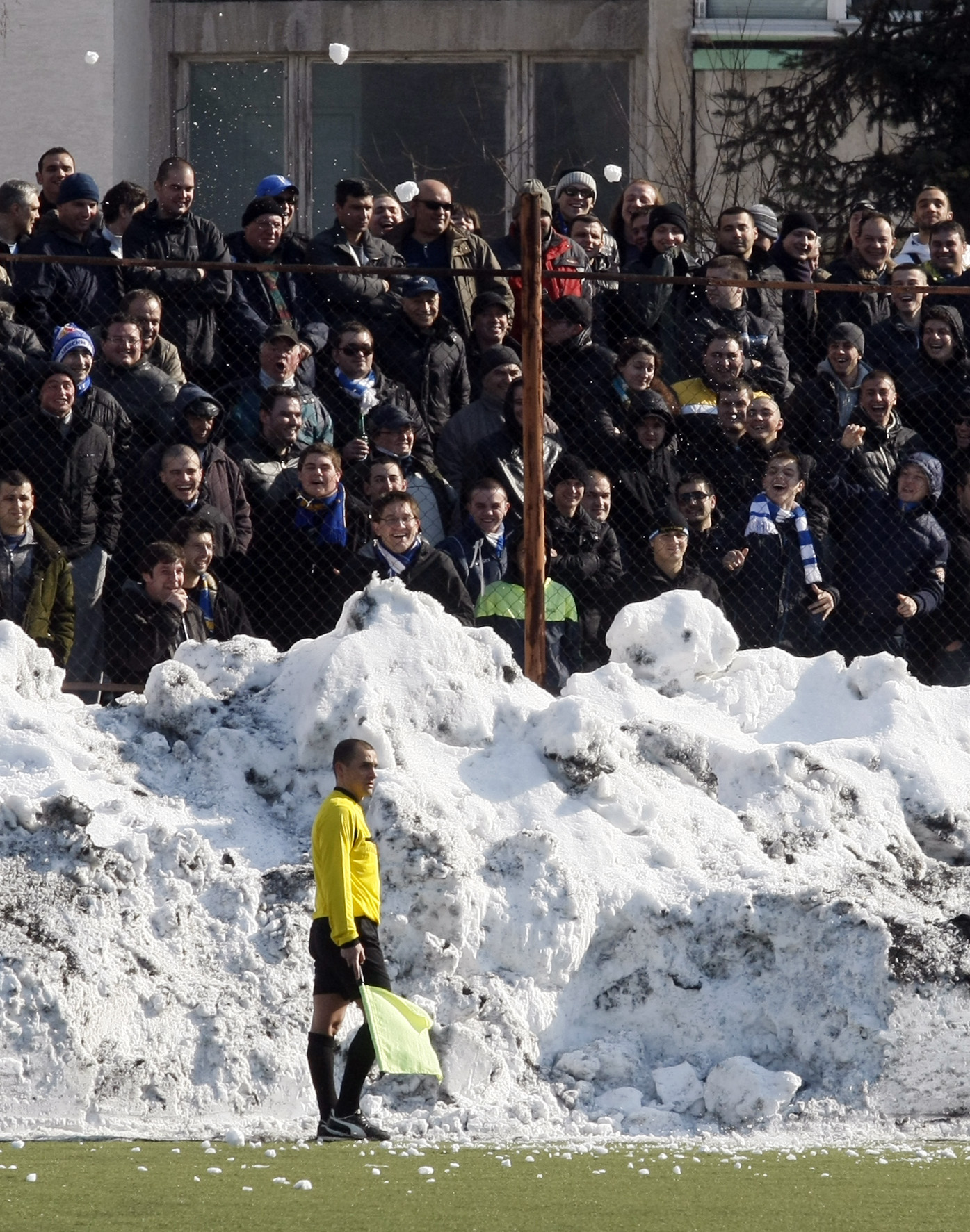 Купчините сняг ще се топят в следващите след сряда дни.
