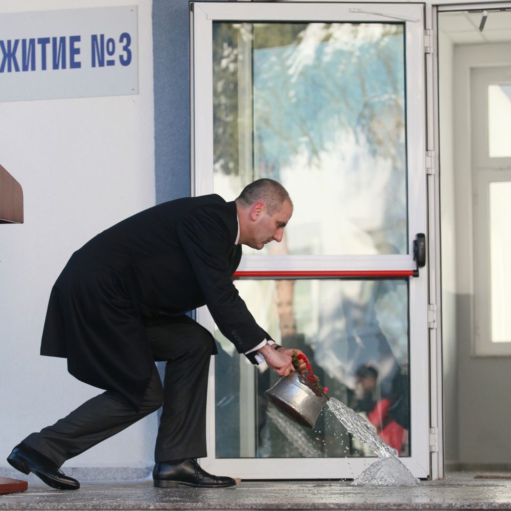Цветан Цветанов откри реновирано общежитие в Академията на МВР